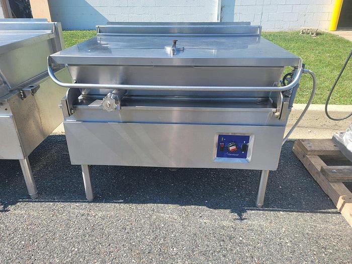 Used CLEVELAND RANGE #SGL40TR, 40 GAL. NAT. GAS BRAISING PAN AUTO TILTING SKILLET w/ 2" TANGENT DRAW OFF VALVE (#849C)