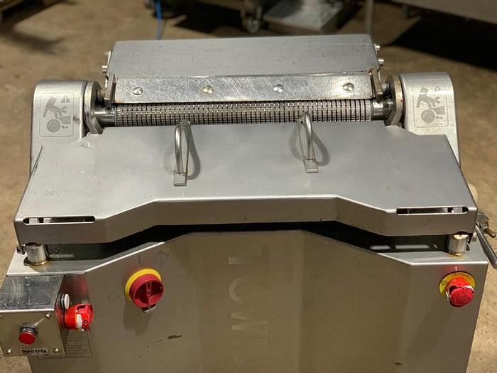 Used TOWNSEND 7600 MEMBRANE SKINNER