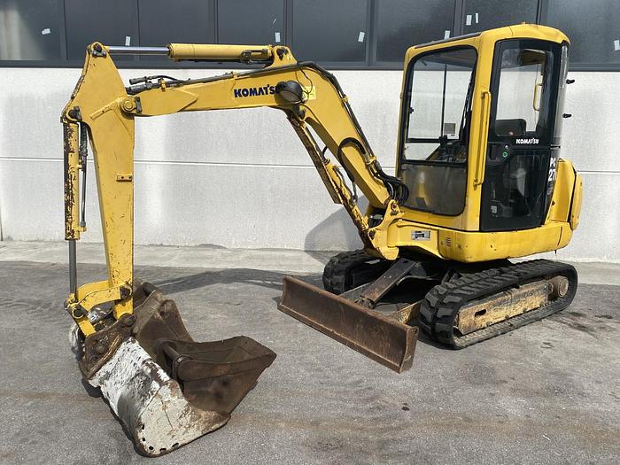 2005 KOMATSU PC27 R-8