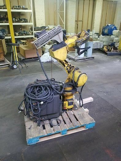 Used FANUC ROBOT ARC MATE 100i . FANUC TYPE A05D-2402-B001 RJ-3 controller
