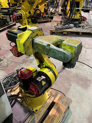 Used FANUC M-6iB/6S WITH RJ3iC CONTROLLER, CLEANED AND CYCLED
