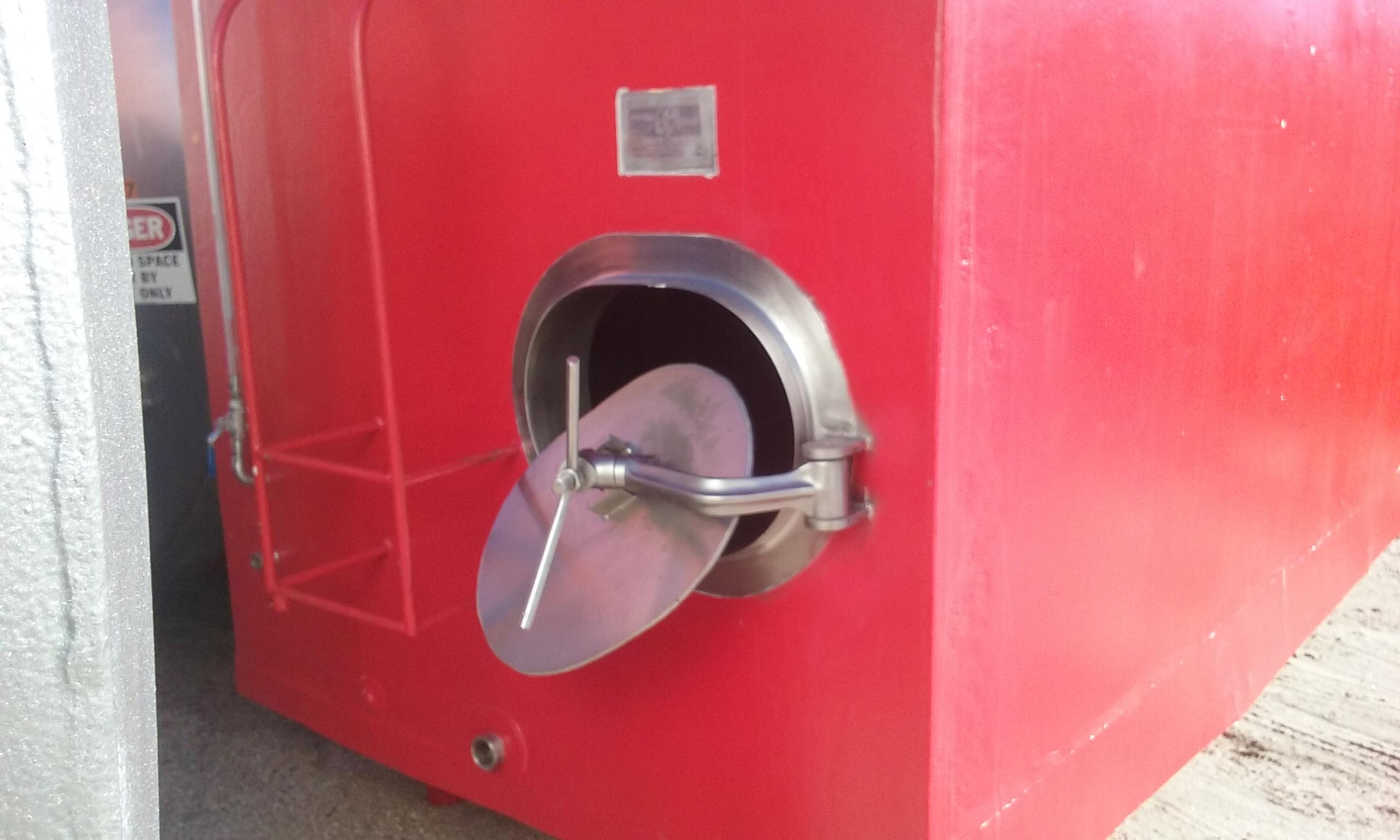 Reformado 2400 GALLON INSULATED STORAGE TANK. CE HOWARD MODEL 7369-B SERIAL 7661