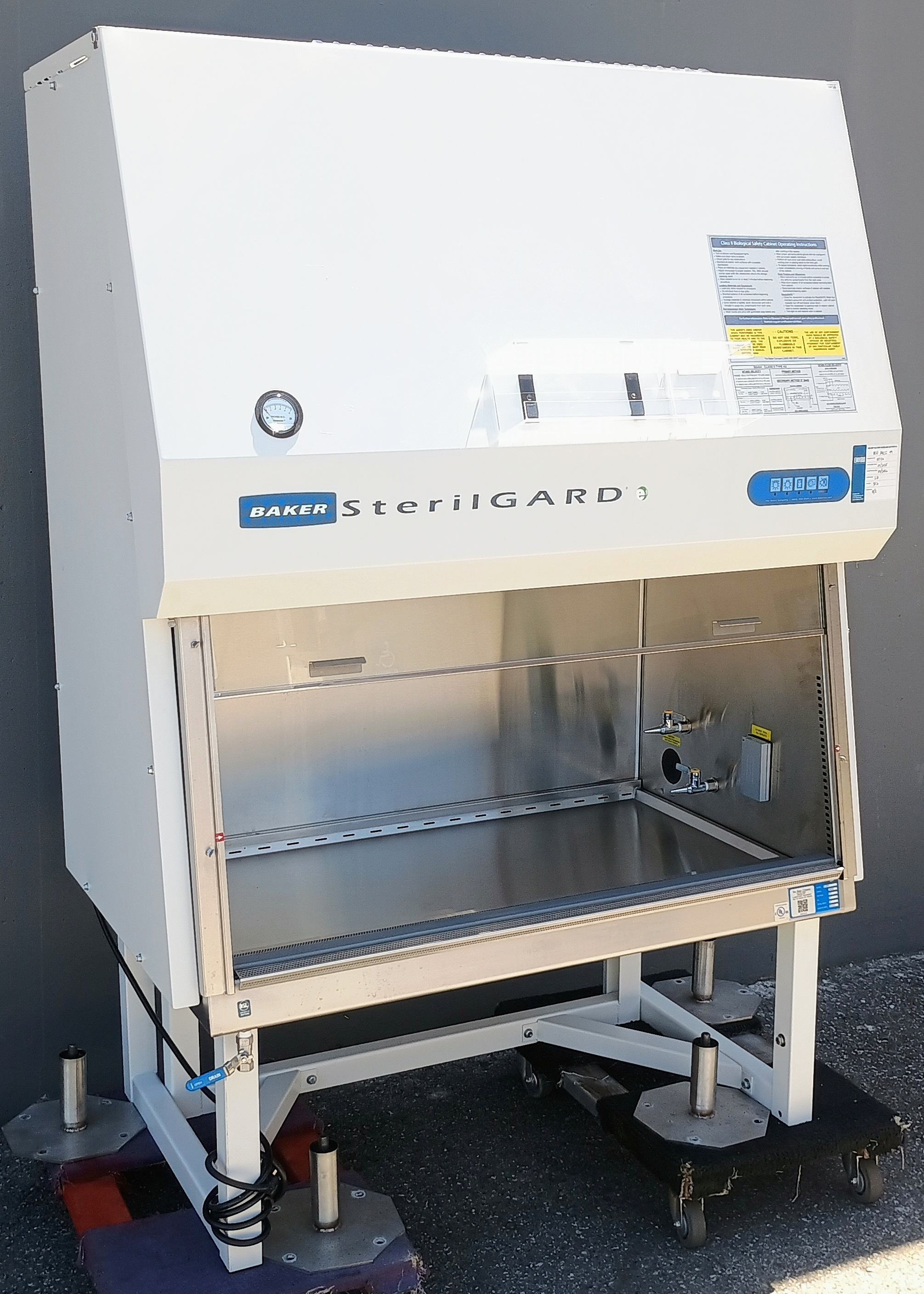 Refurbished Baker 4ft. SG404 SterilGARD e3 Biosafety Cabinet