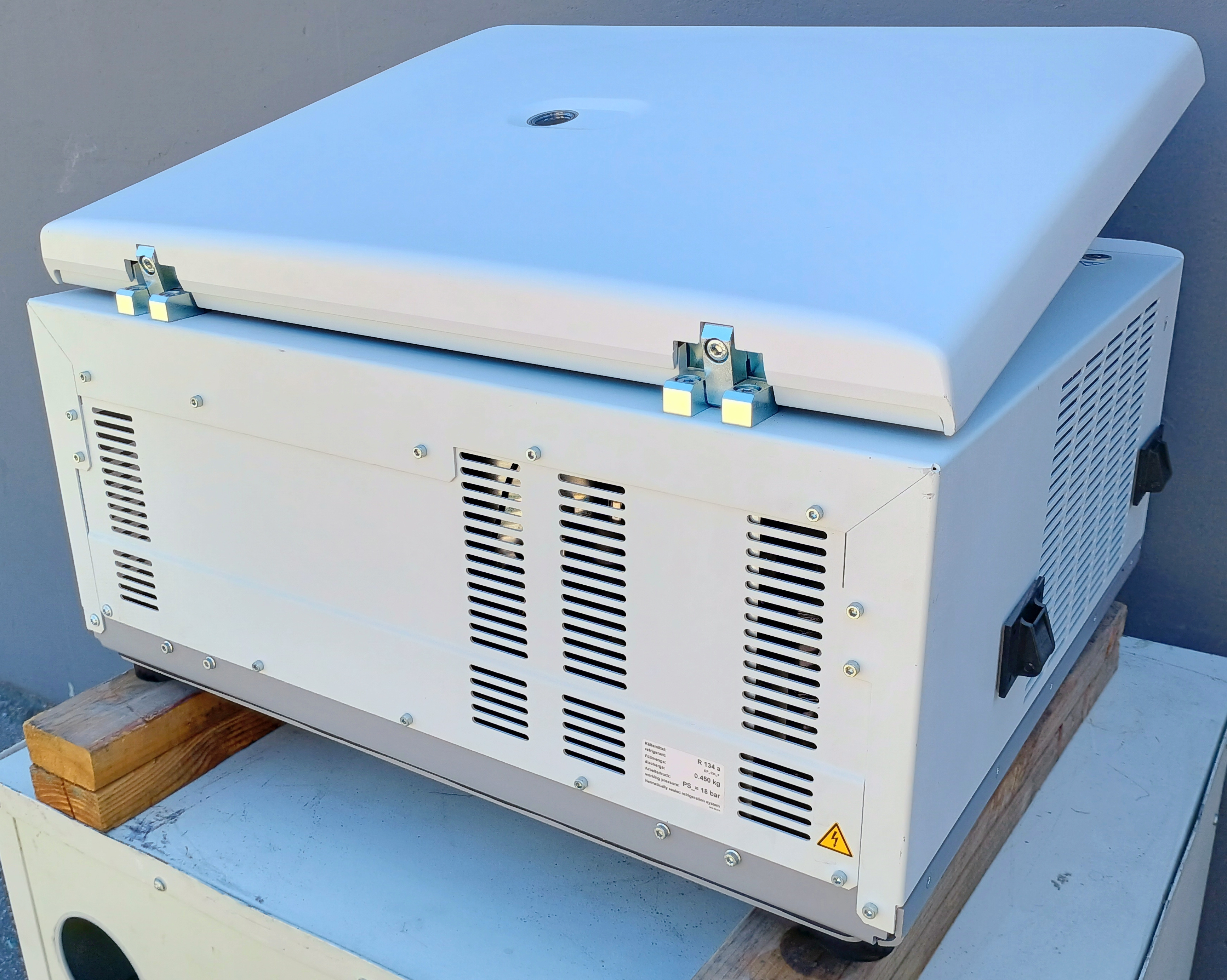 Refurbished Eppendorf 5920R Refrigerated Benchtop Centrifuge w/ S-4xUniversal-Large Rotor