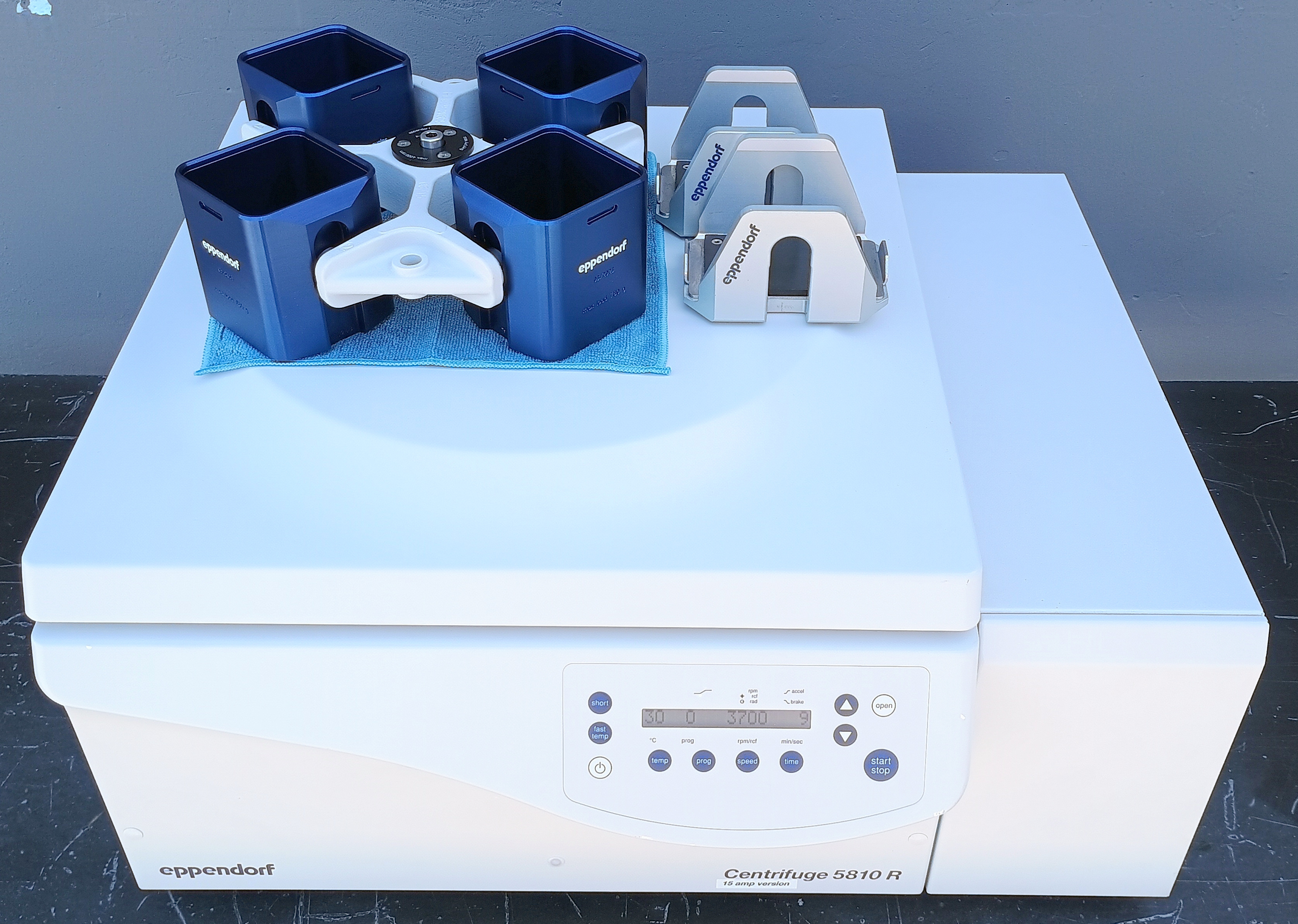 Refurbished Eppendorf 5810R Refrigerated Benchtop Centrifuge with A-4-81 Rotor