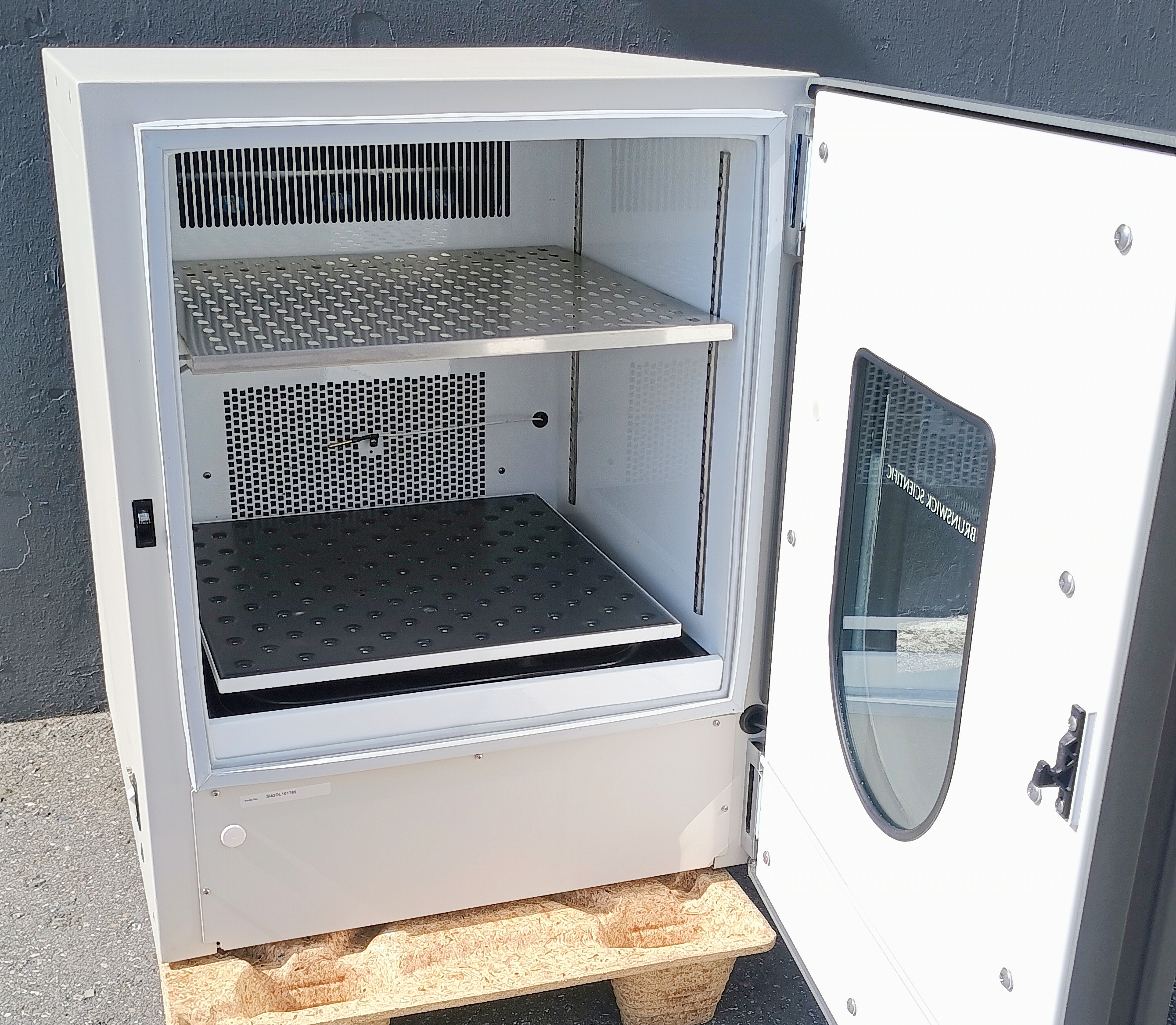 Refurbished Eppendorf / New Brunswick Innova 42R Refrigerated Incubator Shaker