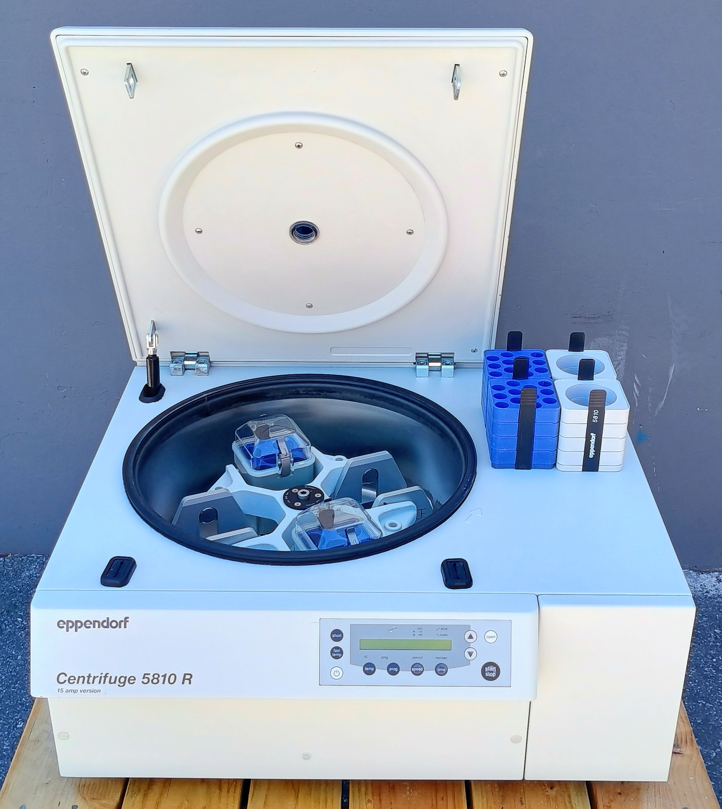 Refurbished Eppendorf 5810R Refrigerated Benchtop Centrifuge with A-4-81 Rotor