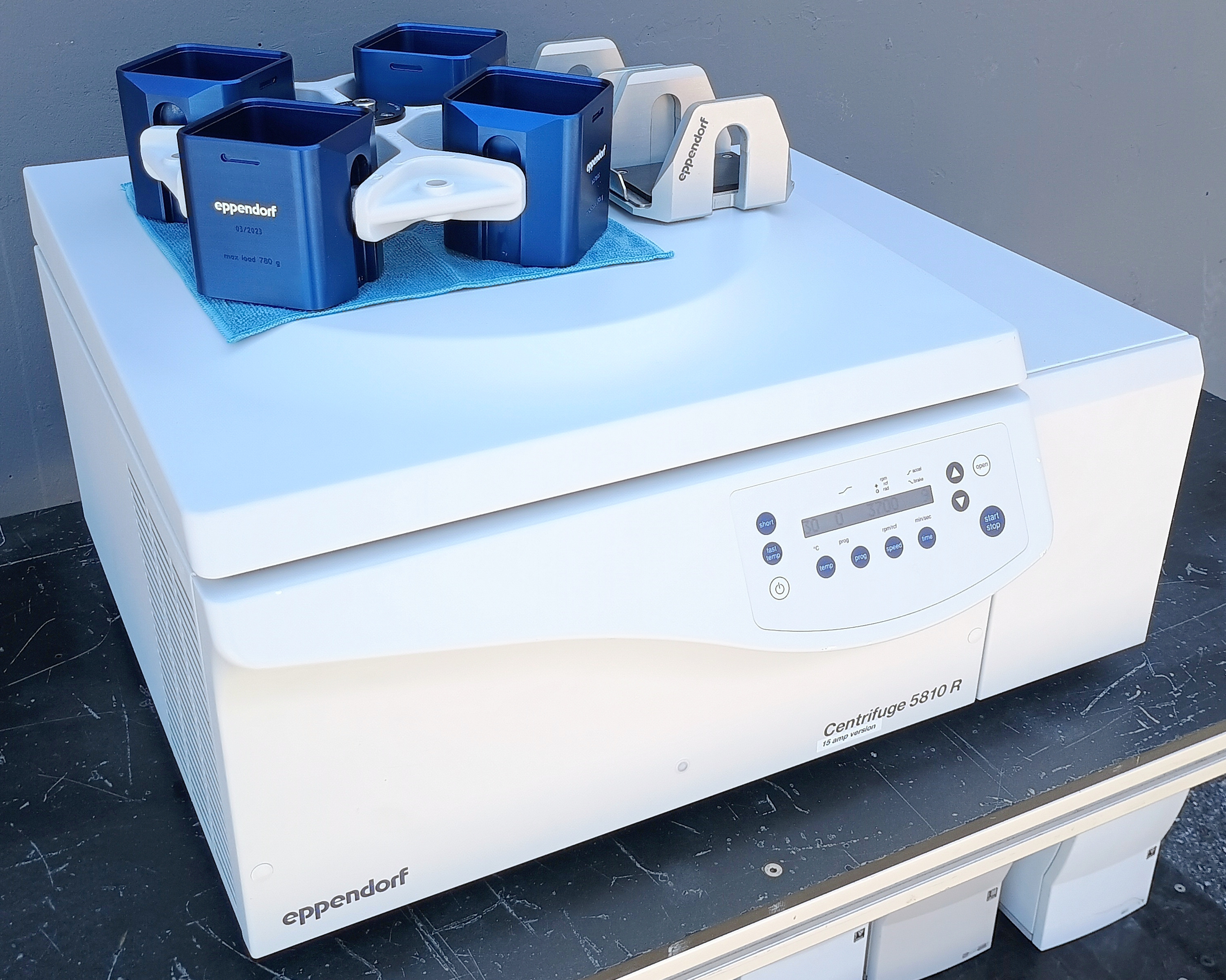 Refurbished Eppendorf 5810R Refrigerated Benchtop Centrifuge with A-4-81 Rotor