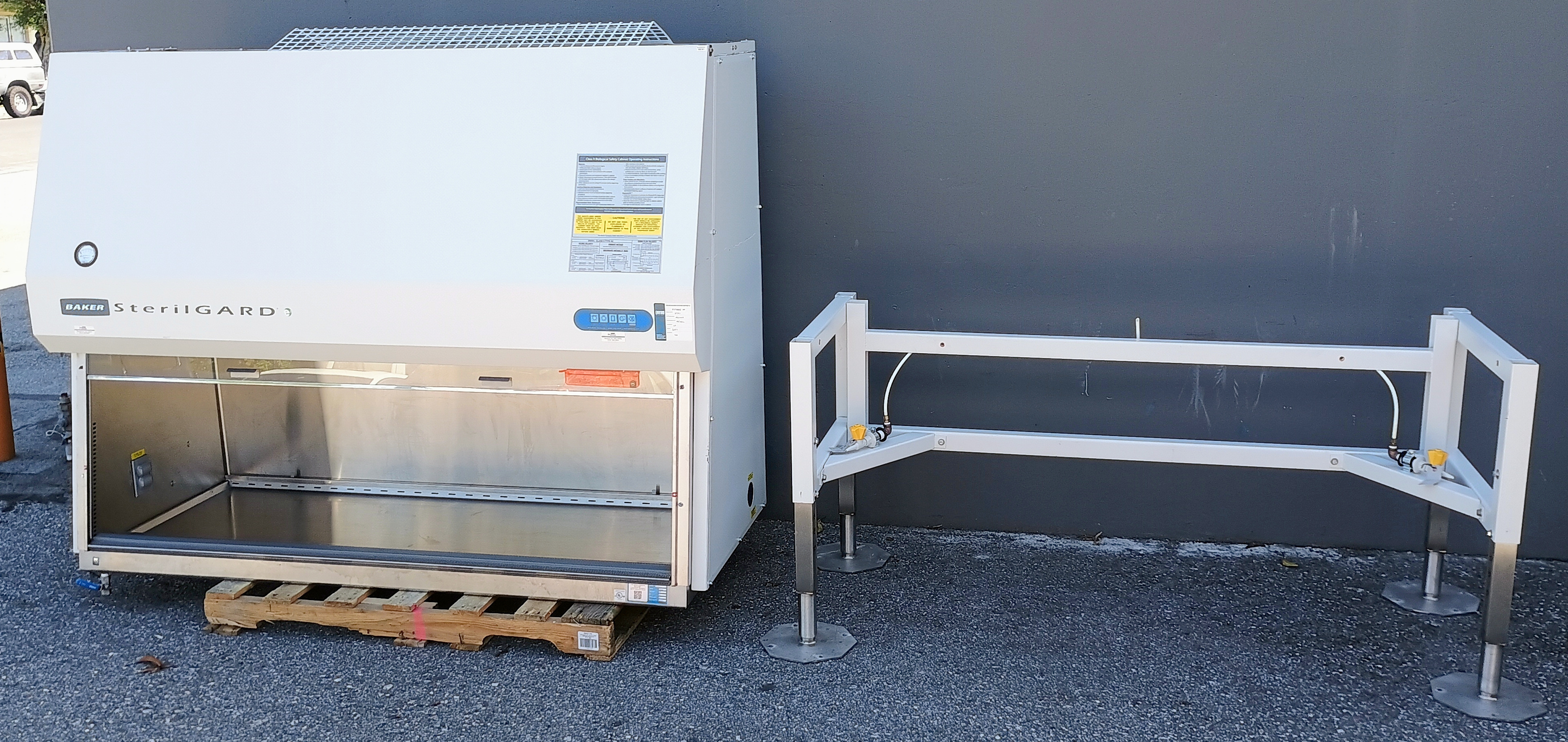 Refurbished Baker 6ft. SG604 SterilGARD e3 Biosafety Cabinet