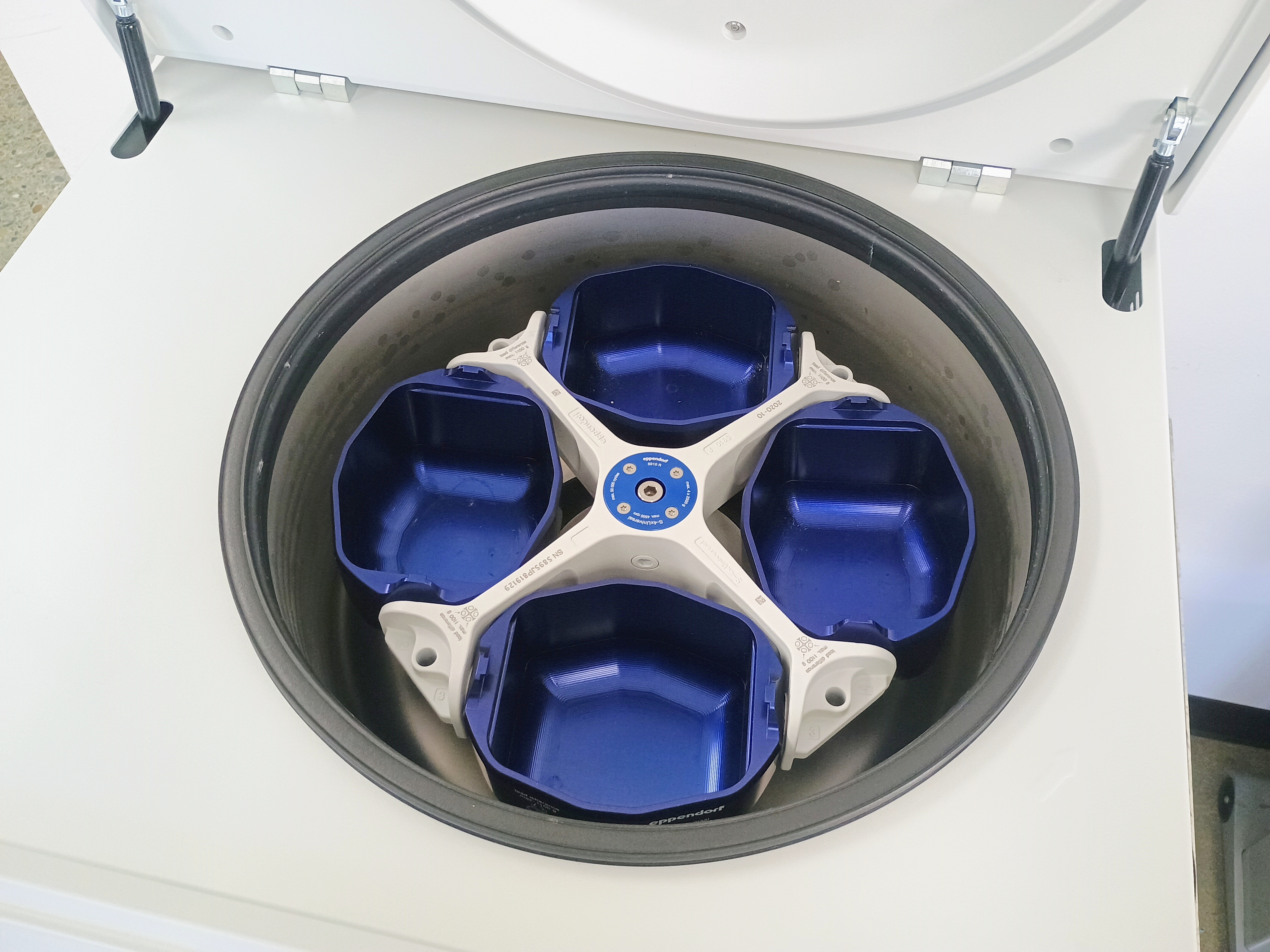 Refurbished Eppendorf 5910Ri Refrigerated Benchtop Centrifuge w/ S-4xUniversal Rotor