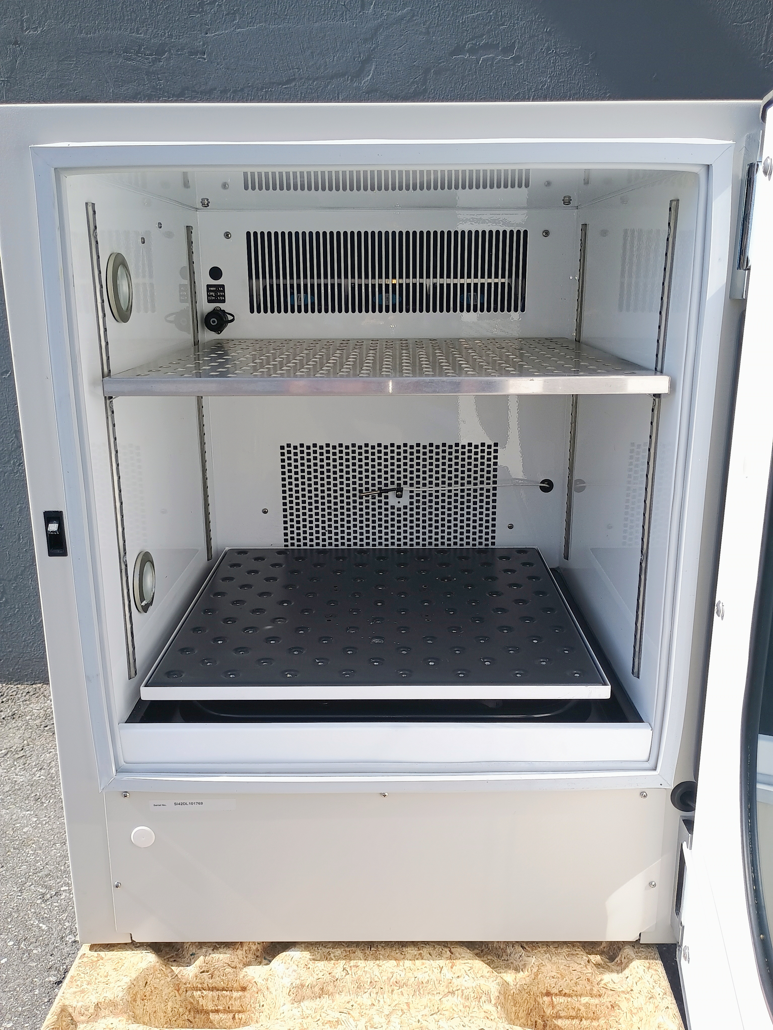 Refurbished Eppendorf / New Brunswick Innova 42R Refrigerated Incubator Shaker