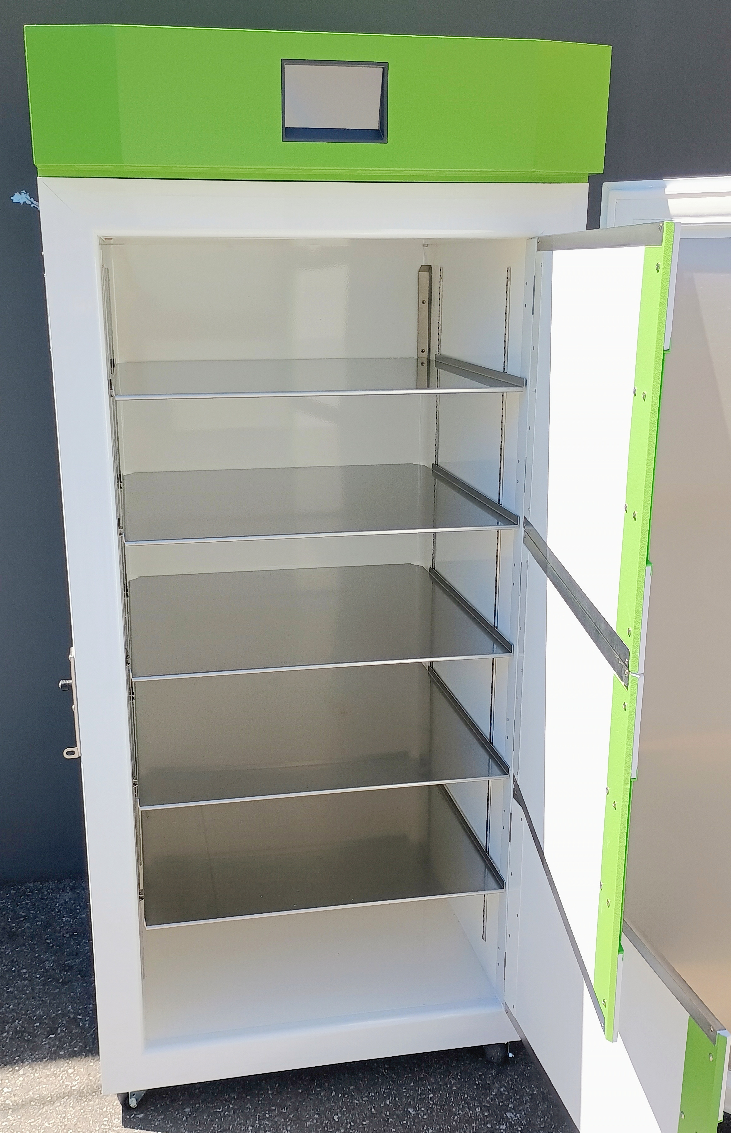 Refurbished Stirling Ultracold SU780XLE -80ºC Ultra-Low Temperature Freezer 100-264 Volt