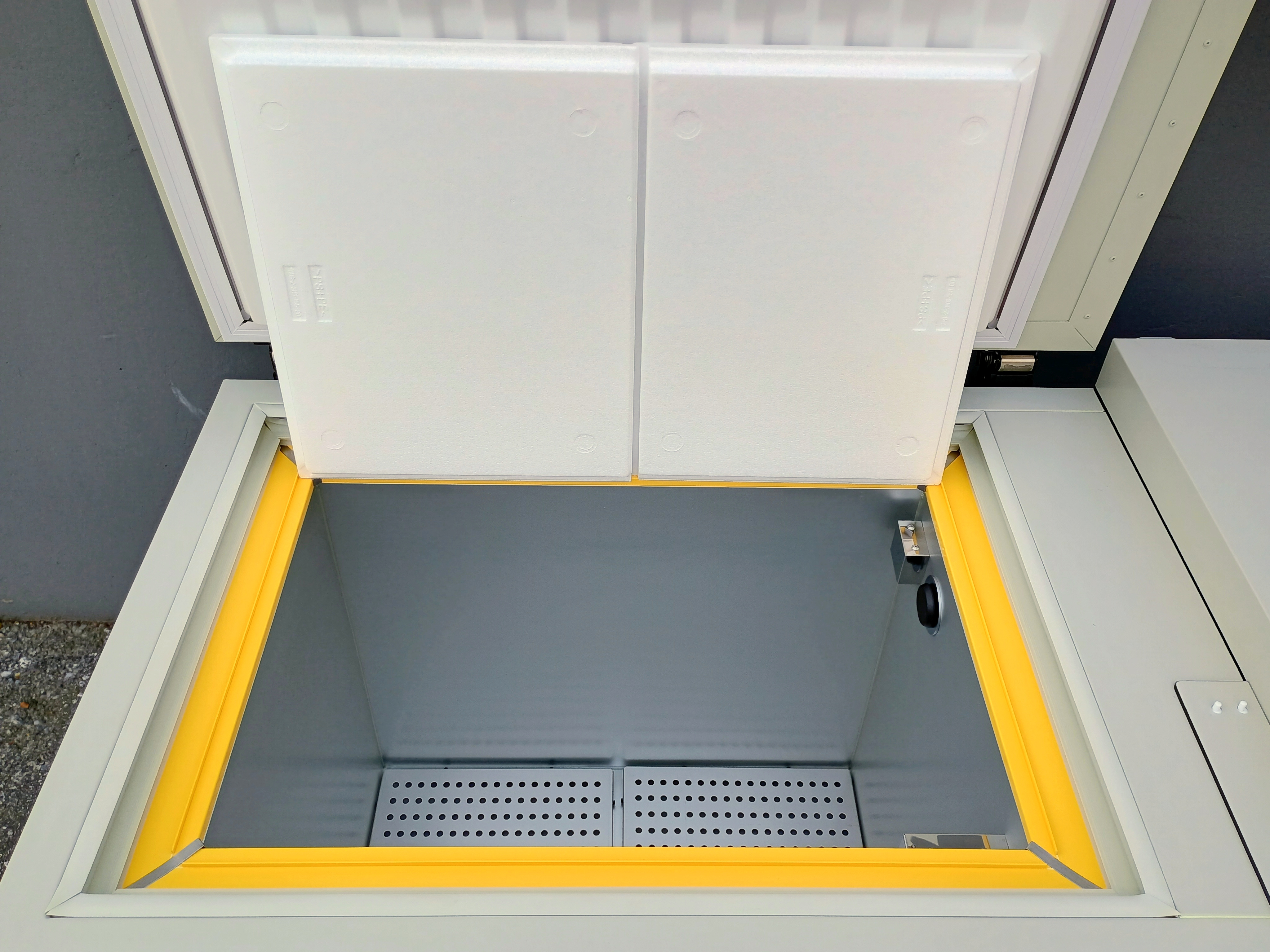 Used PHCbi MDF-C2156VANC-PA -150ºC Cryogenic Chest Freezer