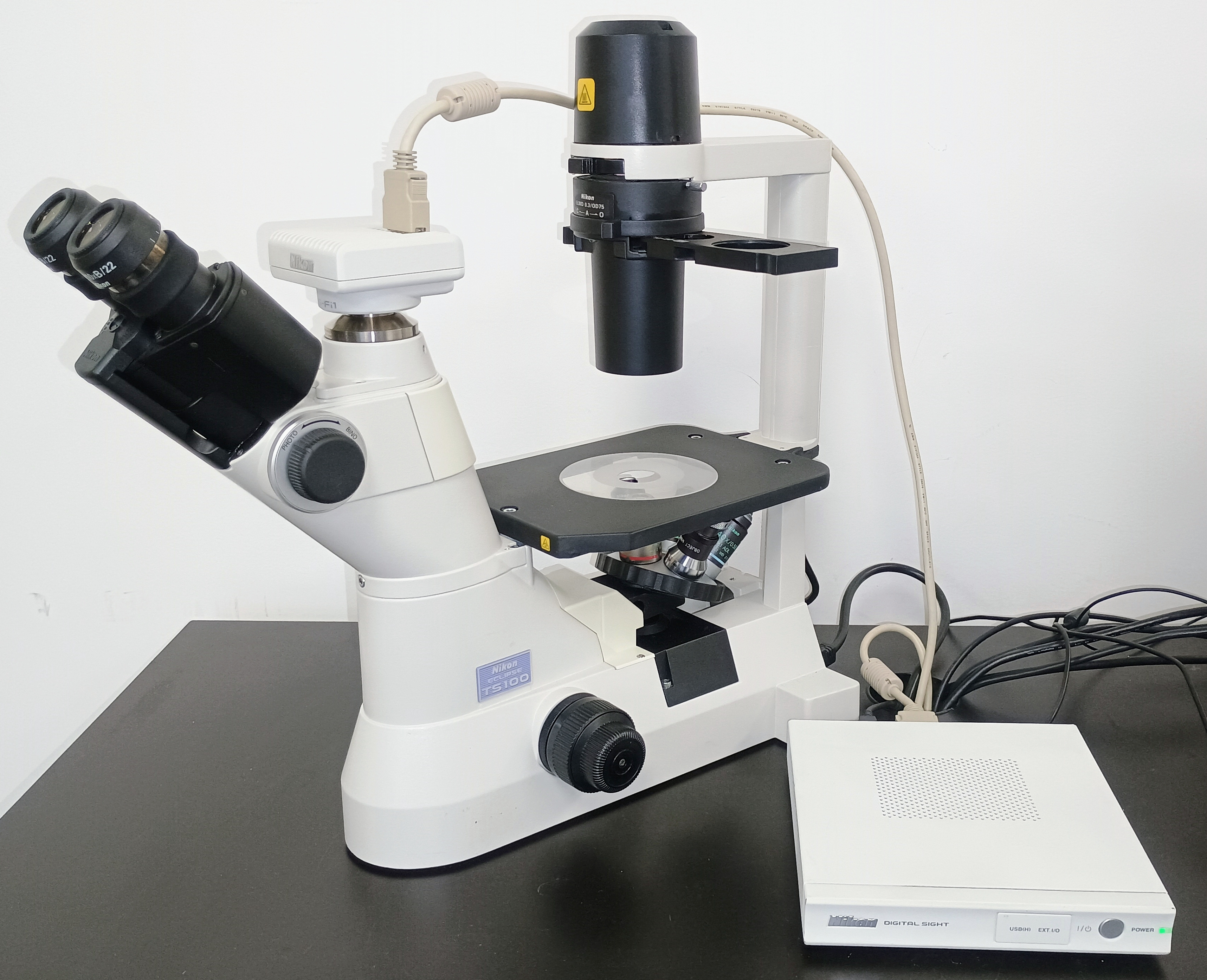 Refurbished Nikon Eclipse TS100 Inverted Phase Contrast Microscope - Trino w/ Nikon DS-Fi1 Camera