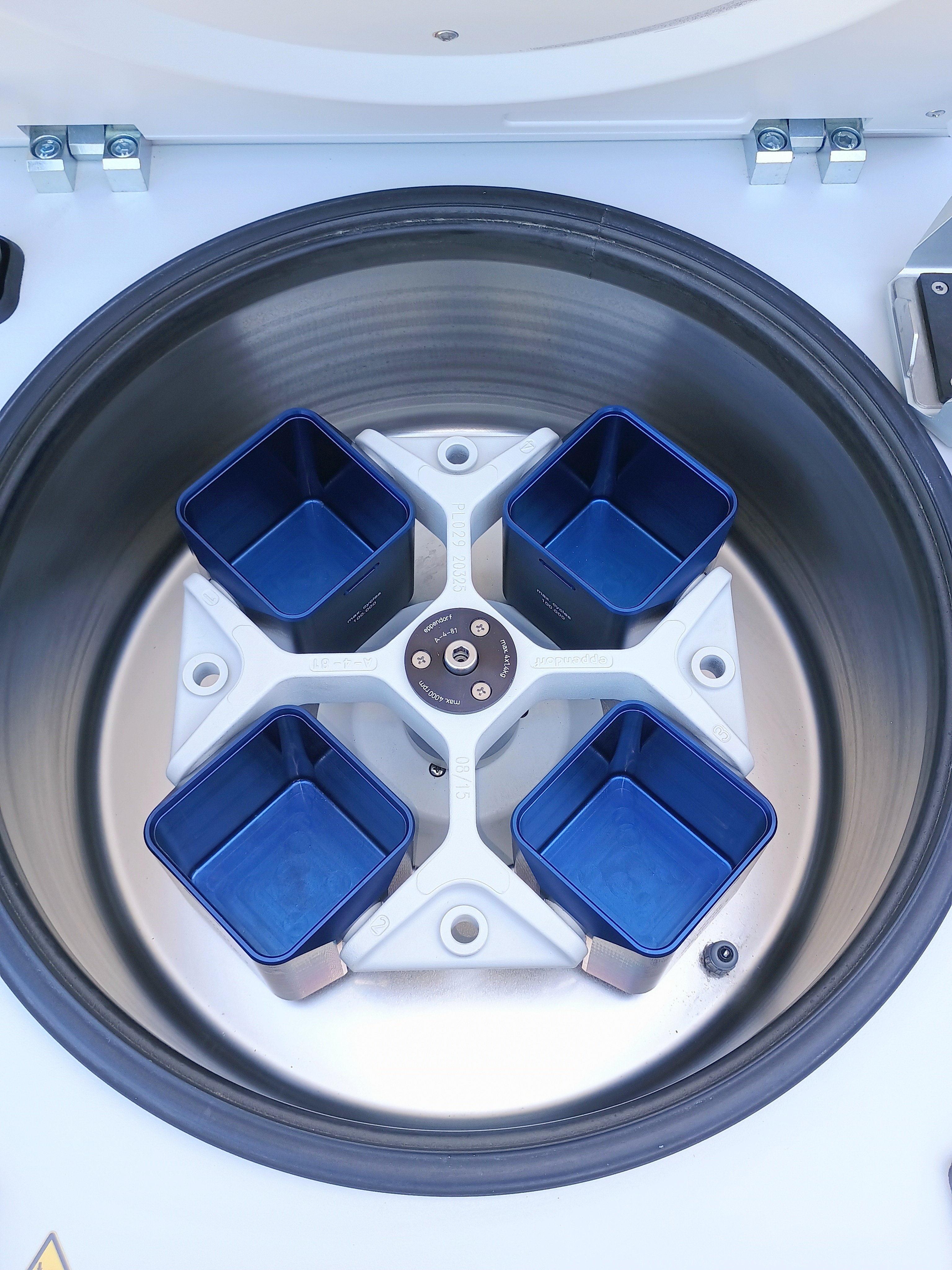 Refurbished Eppendorf 5810R Refrigerated Benchtop Centrifuge with A-4-81 Rotor
