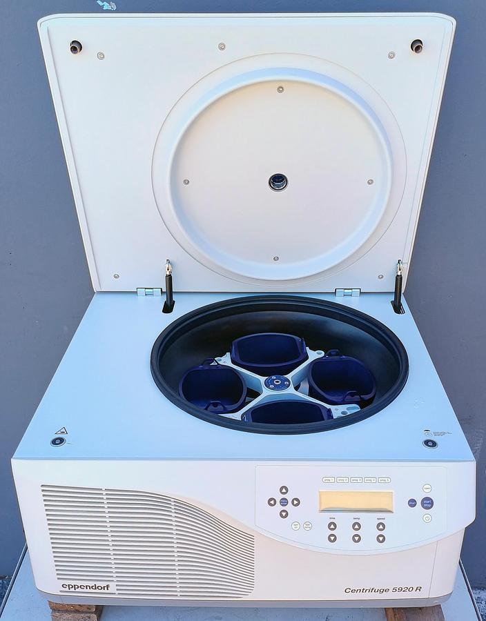Refurbished Eppendorf 5920R Refrigerated Benchtop Centrifuge w/ S-4xUniversal-Large Rotor