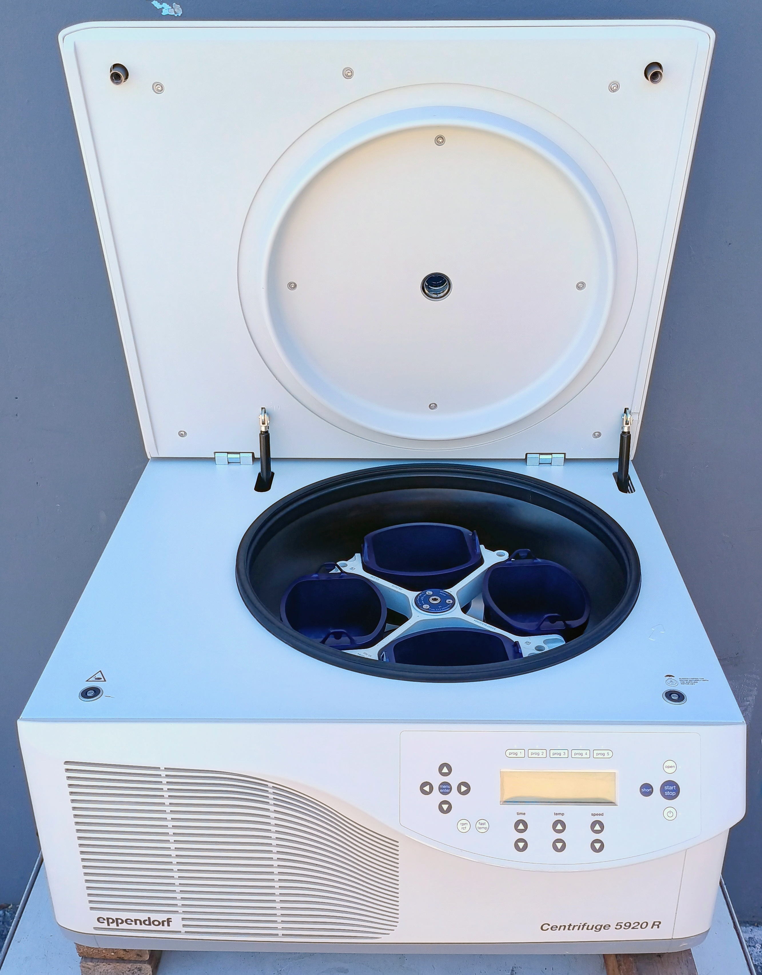 Refurbished Eppendorf 5920R Refrigerated Benchtop Centrifuge w/ S-4xUniversal-Large Rotor
