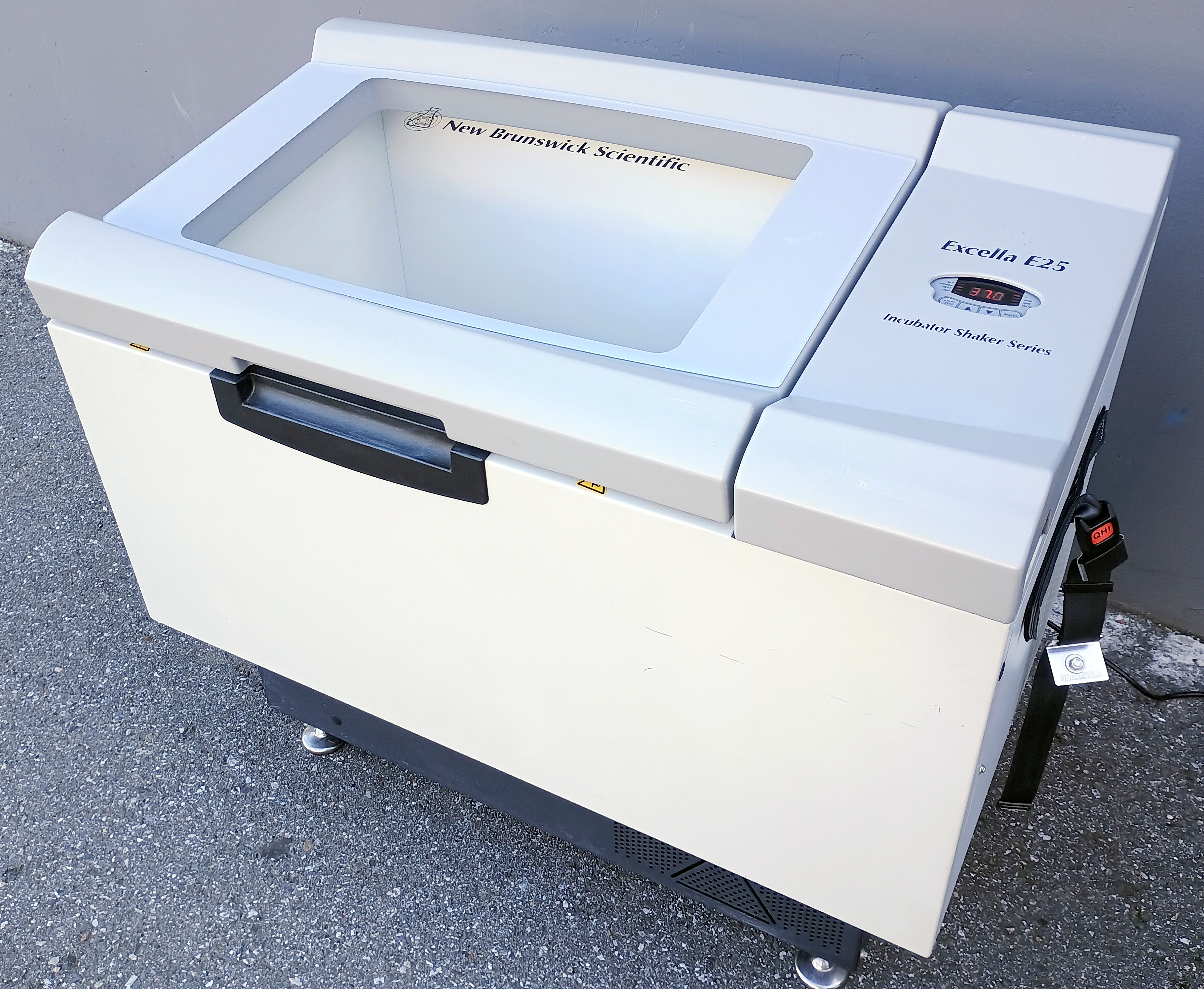 Refurbished New Brunswick Excella E25R Refigerated Incubator Shaker