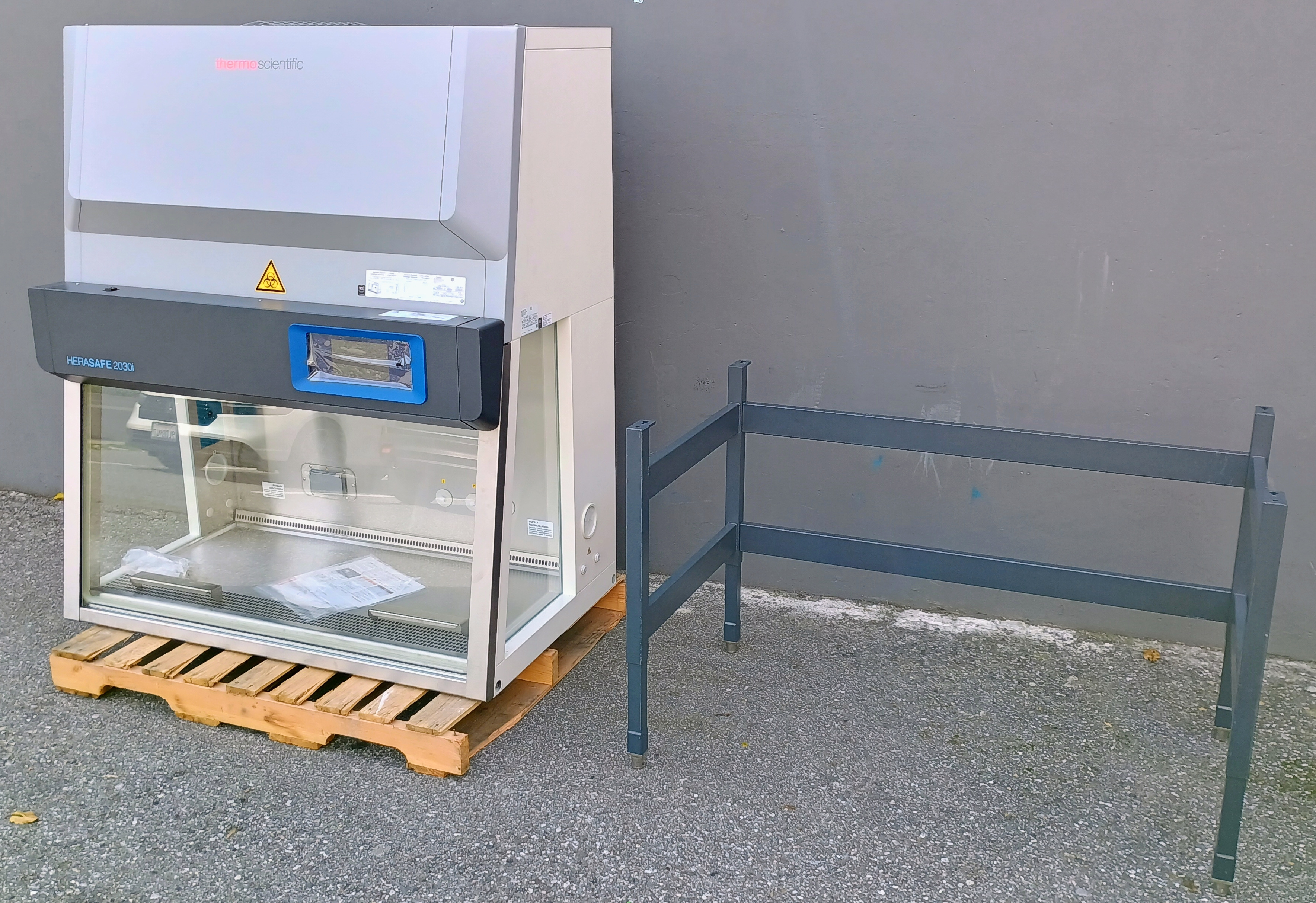 Thermo 4ft. HERASAFE 2030i Biosafety Cabinet