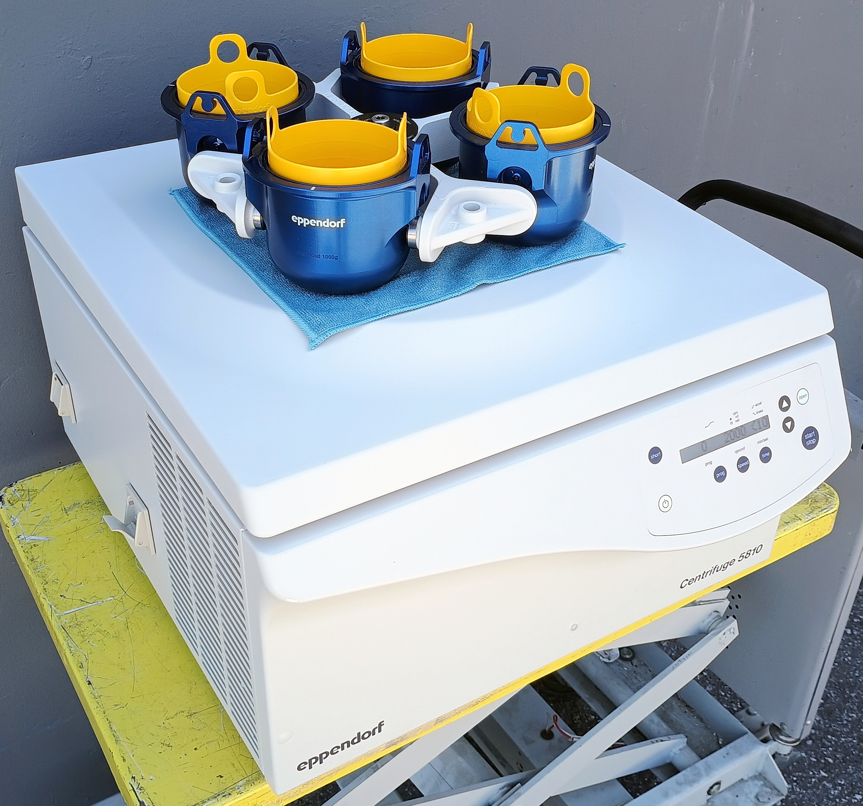 Refurbished Eppendorf 5810 Benchtop Centrifuge with S-4-104 Rotor