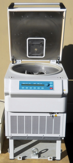Refurbished Hettich Rotanta 460 5680-30-D Automated Centrifuge