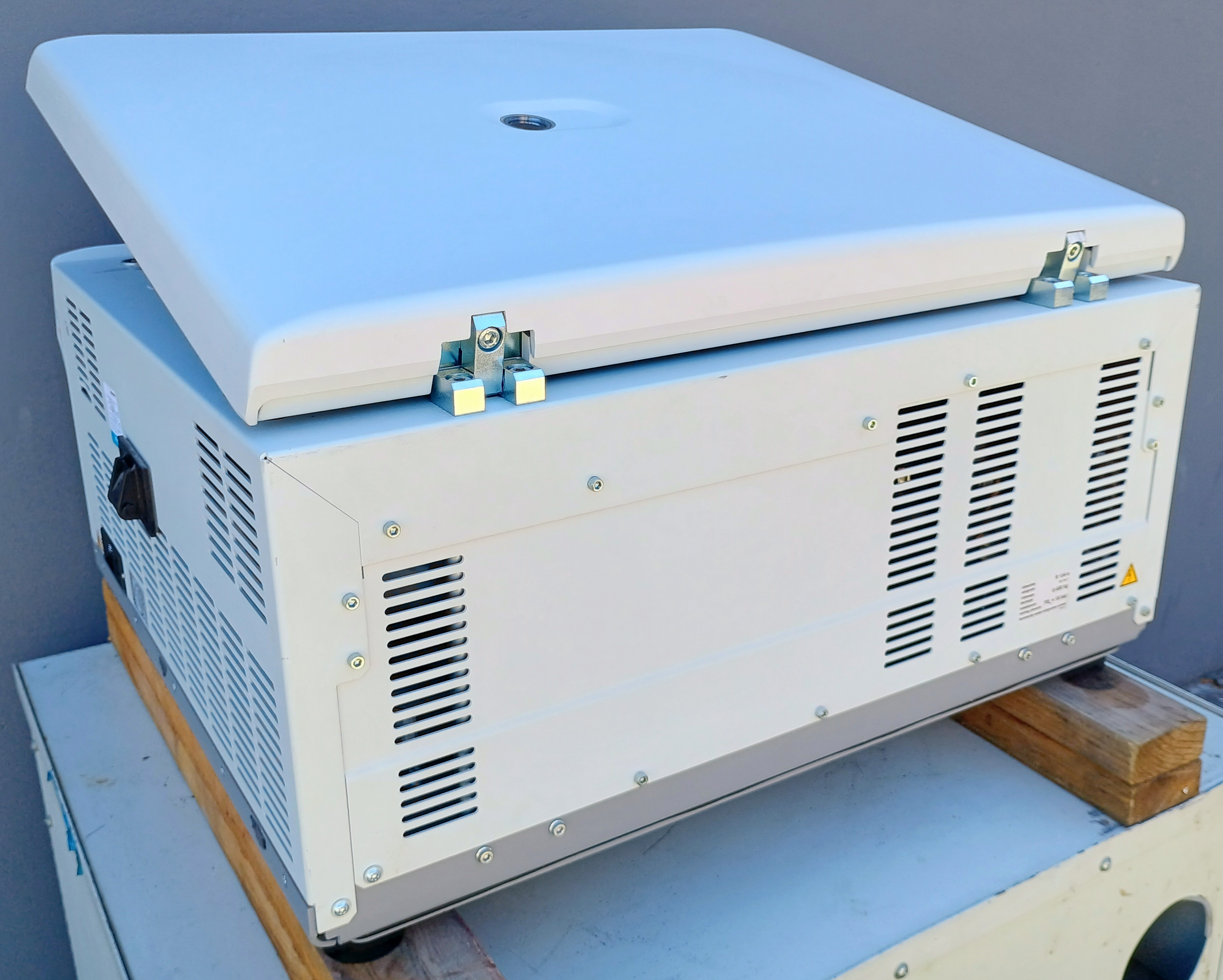 Refurbished Eppendorf 5920R Refrigerated Benchtop Centrifuge w/ S-4xUniversal-Large Rotor