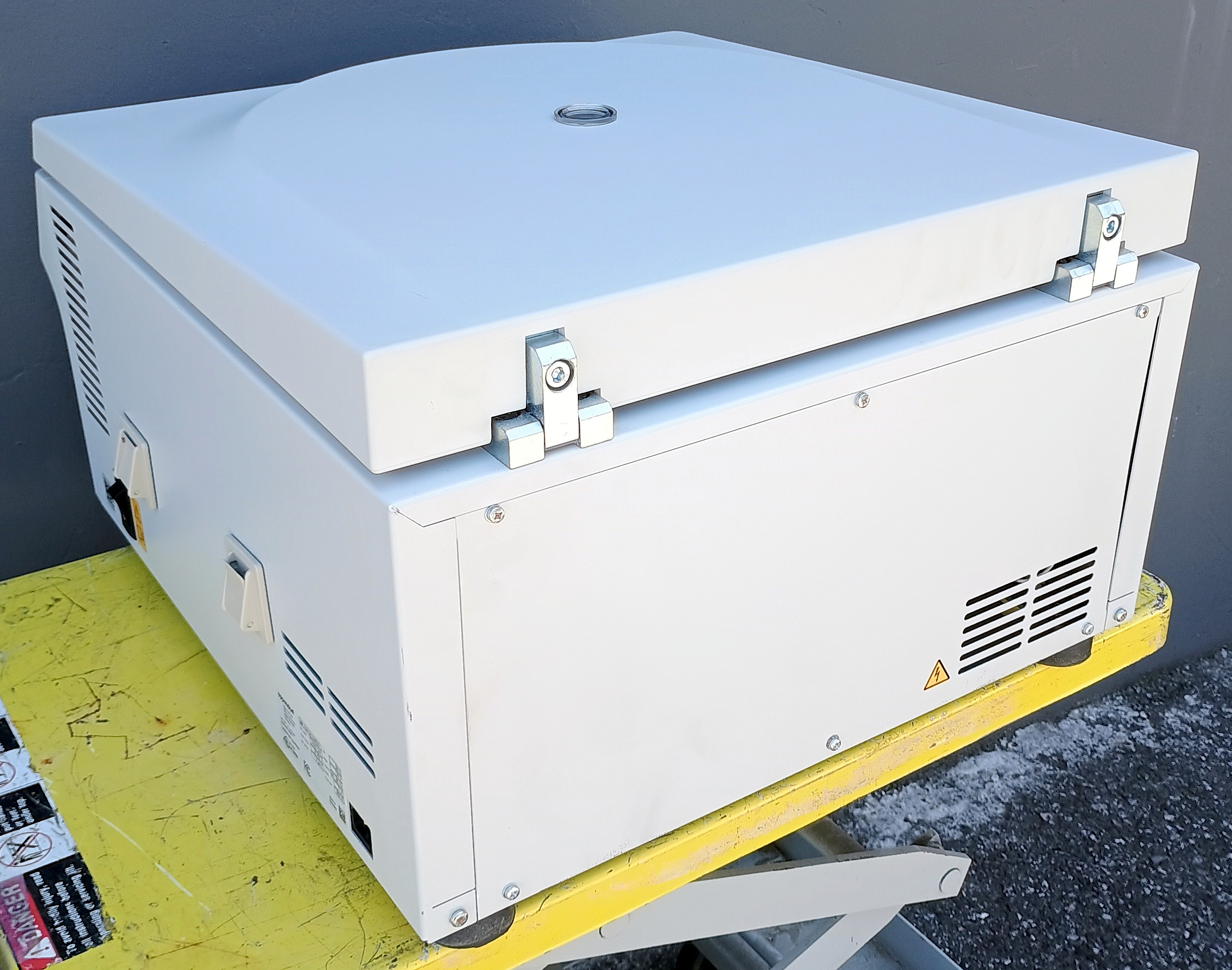 Refurbished Eppendorf 5810 Benchtop Centrifuge with S-4-104 Rotor