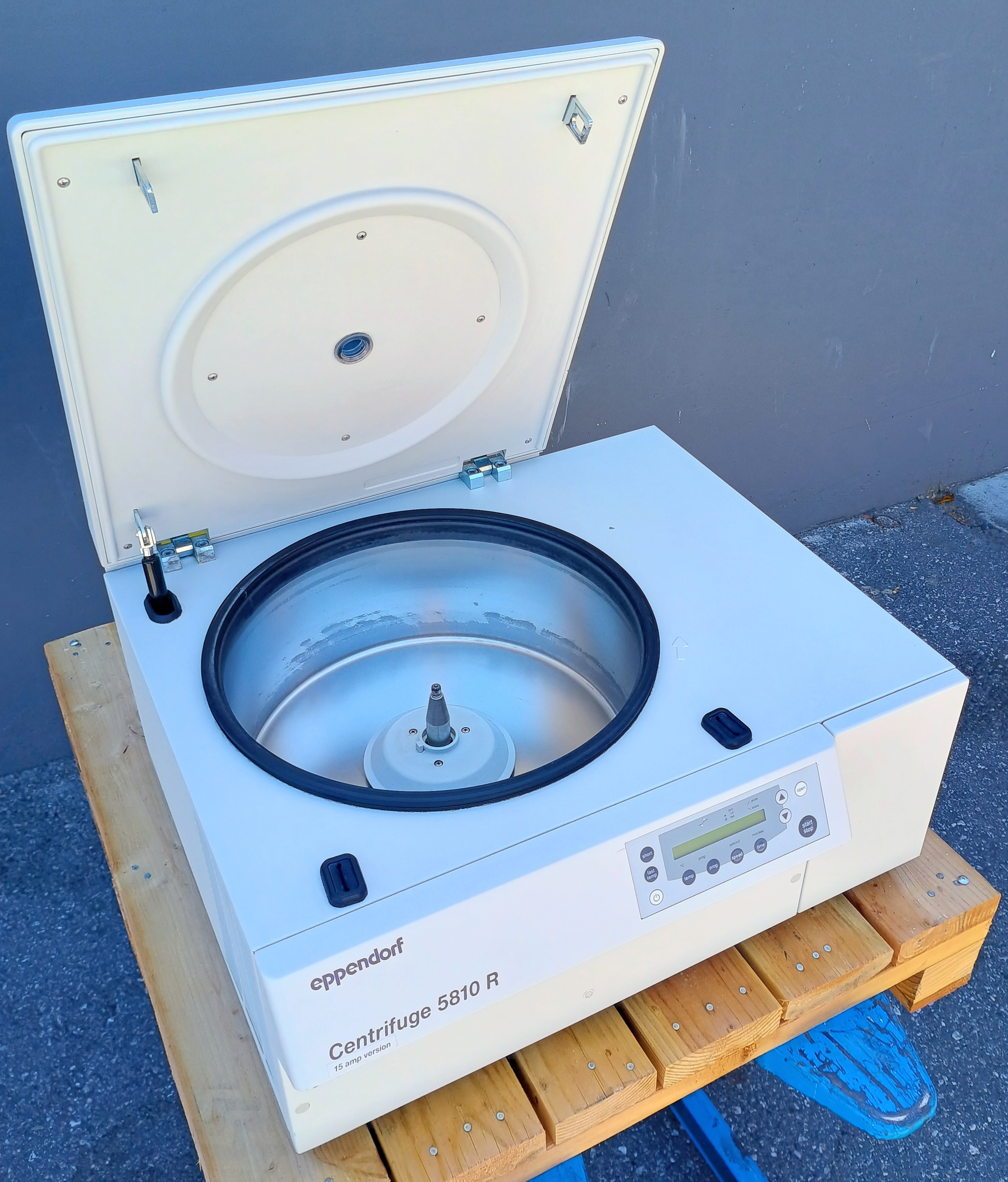 Refurbished Eppendorf 5810R Refrigerated Benchtop Centrifuge with A-4-81 Rotor