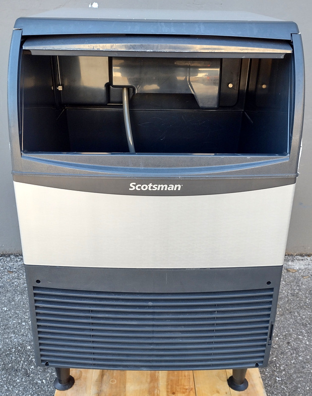 Refurbished Scotsman UF424A-1A Flake Ice Maker