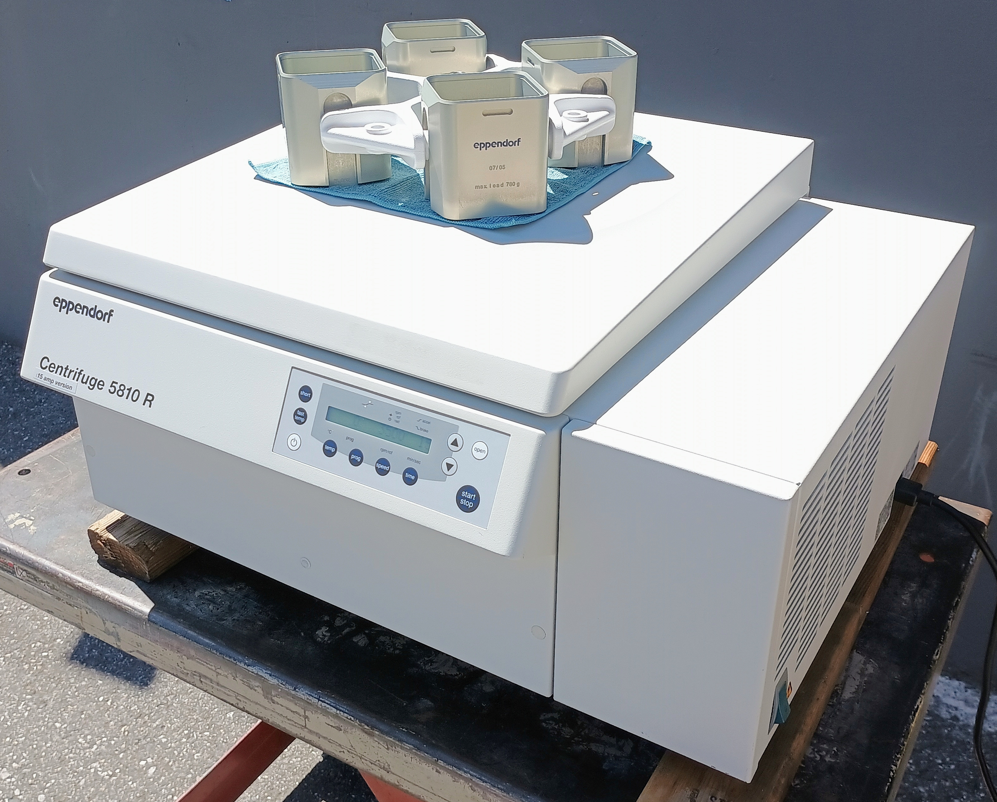 Refurbished Eppendorf 5810R Refrigerated Benchtop Centrifuge with A-4-81 Rotor