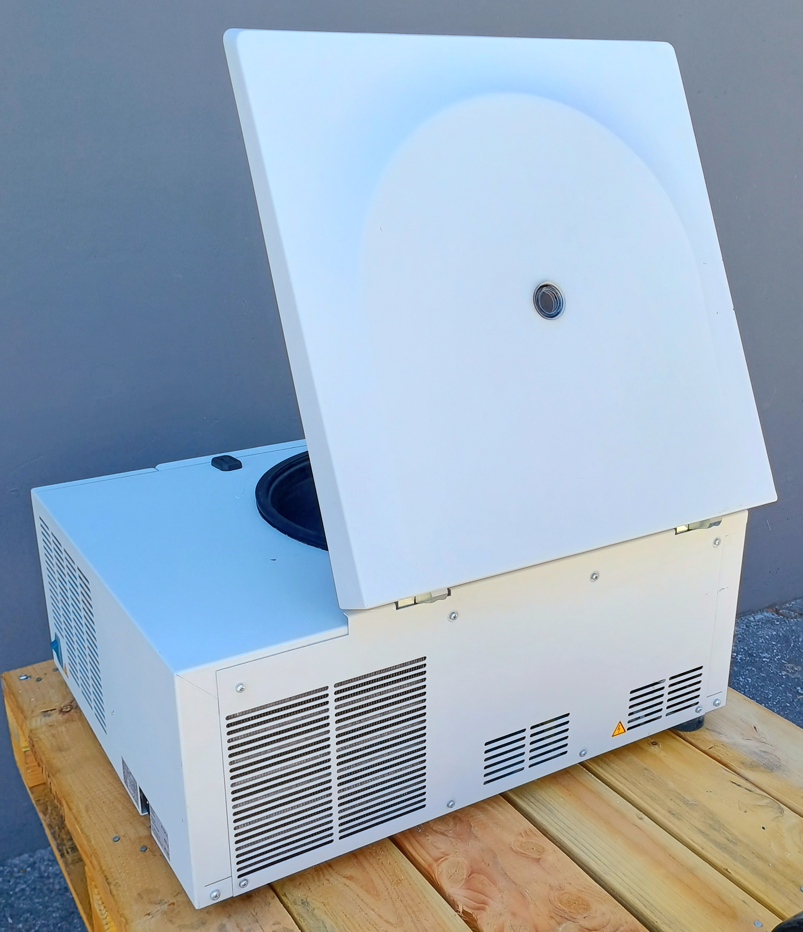 Refurbished Eppendorf 5810R Refrigerated Benchtop Centrifuge with A-4-81 Rotor