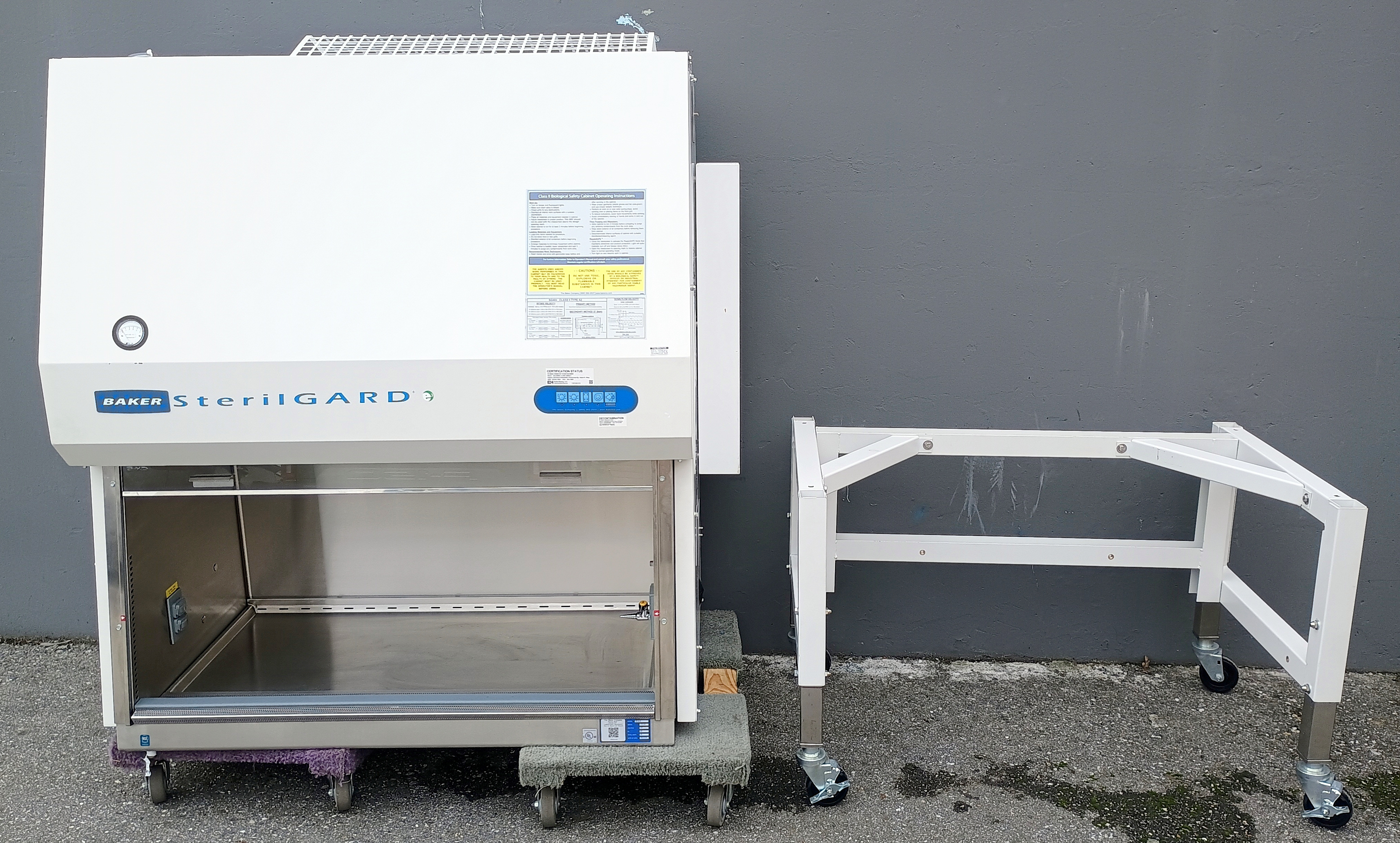 Refurbished Baker 4ft. SG404 SterilGARD e3 Biosafety Cabinet