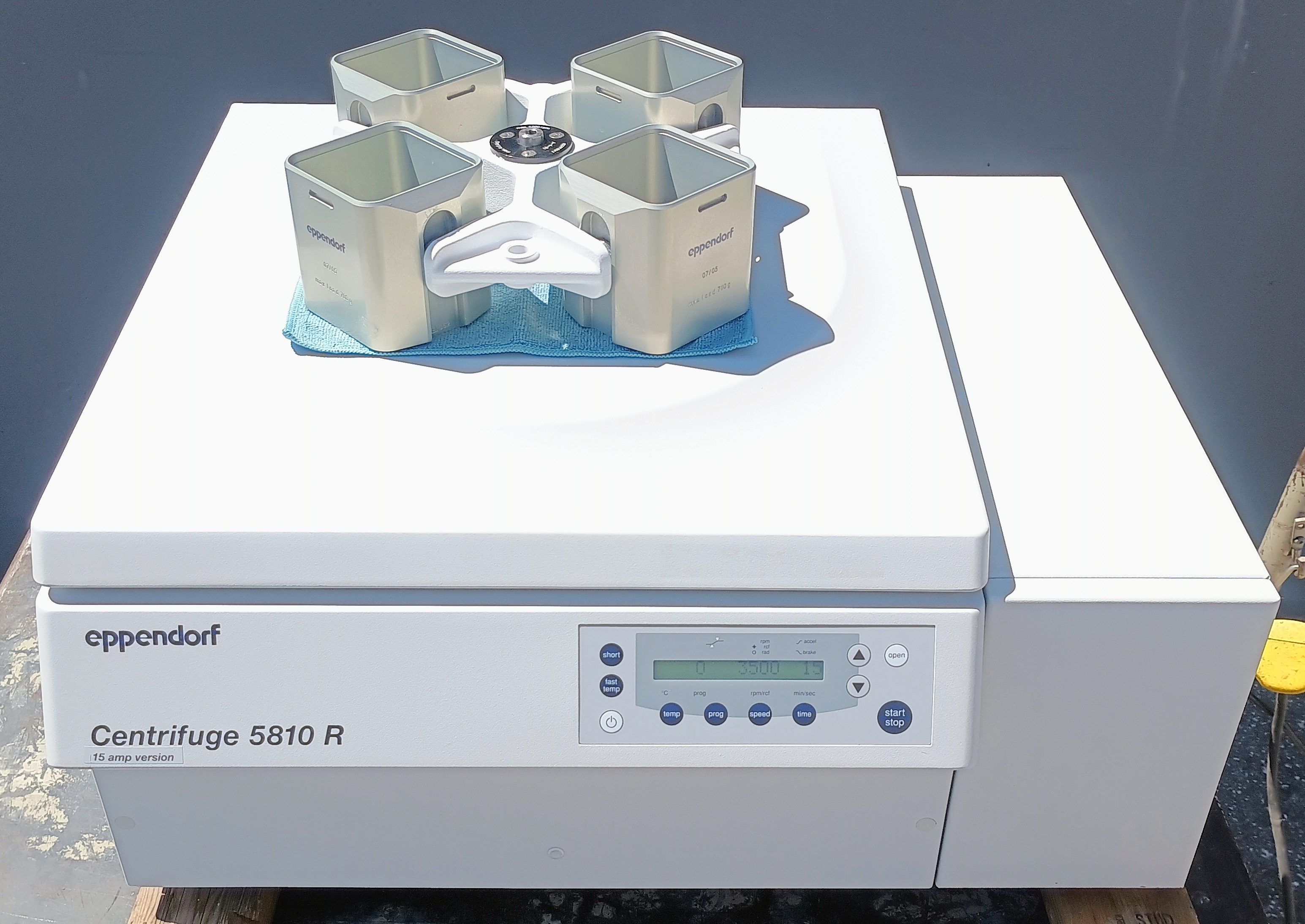Refurbished Eppendorf 5810R Refrigerated Benchtop Centrifuge with A-4-81 Rotor