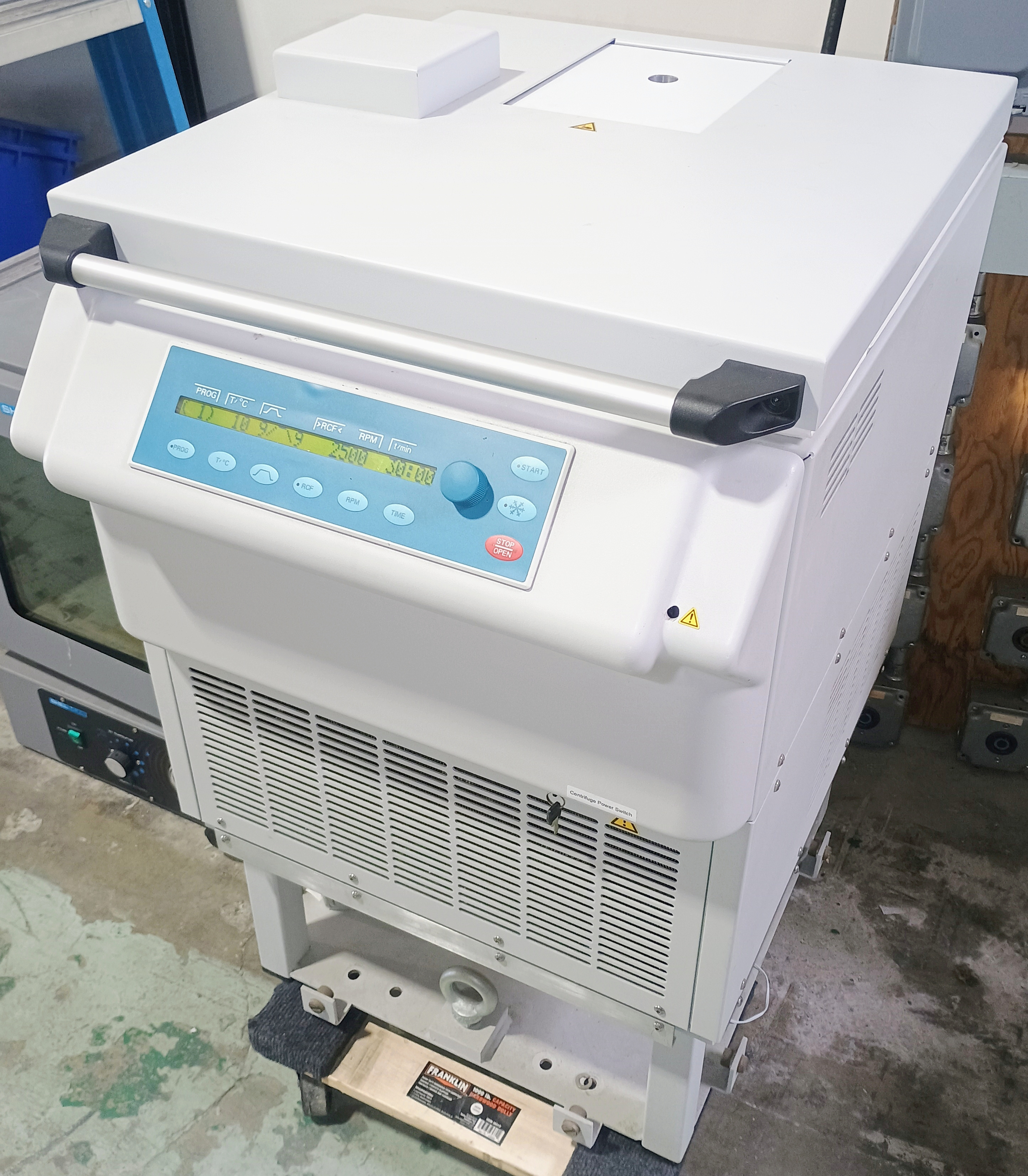 Refurbished Hettich Rotanta 460 5680-30-D Automated Centrifuge
