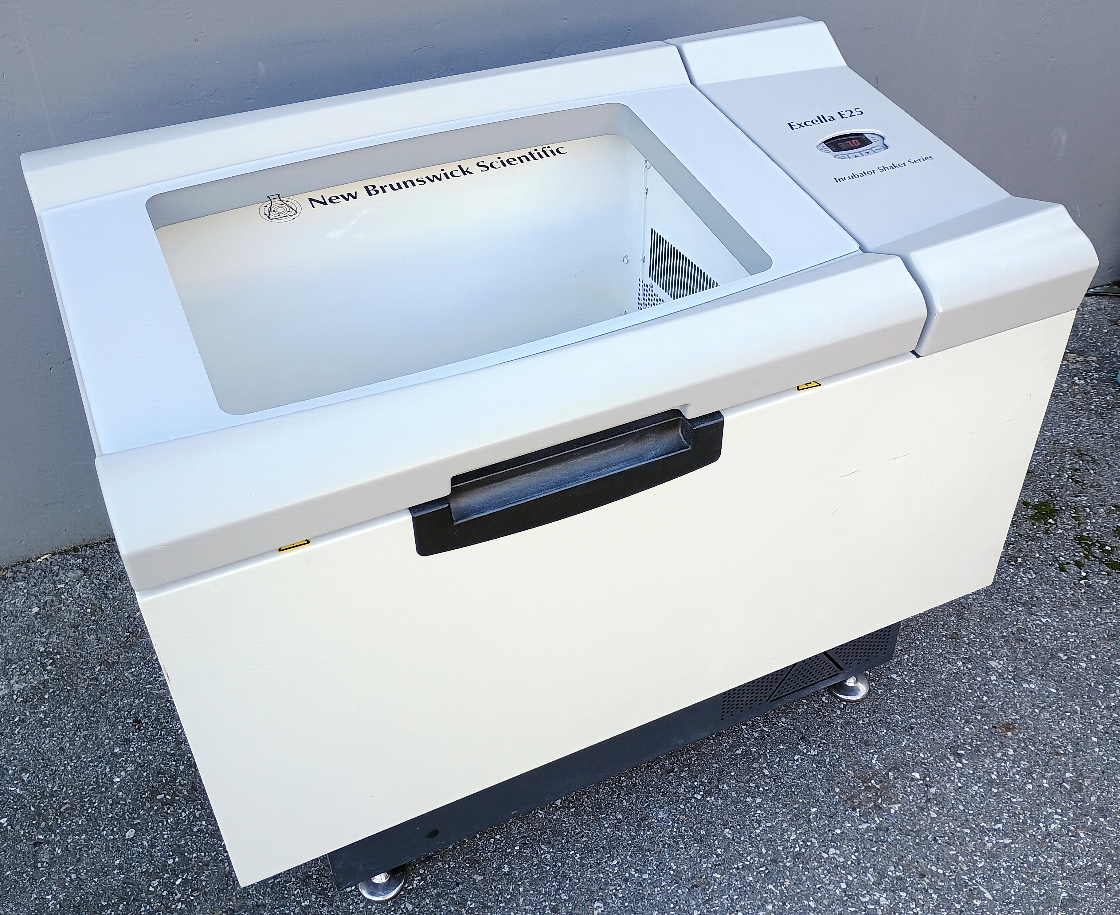 Refurbished New Brunswick Excella E25R Refigerated Incubator Shaker