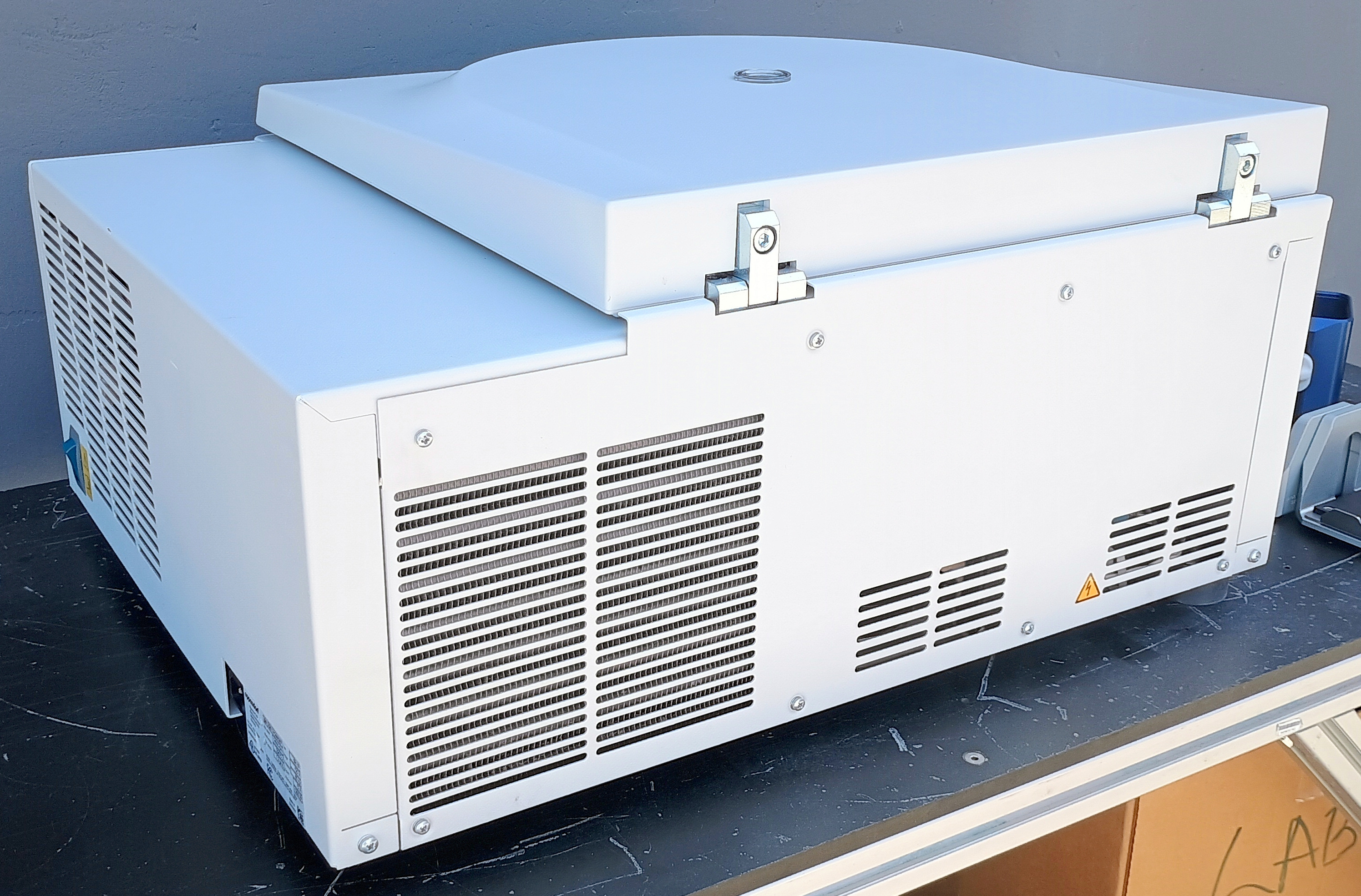 Refurbished Eppendorf 5810R Refrigerated Benchtop Centrifuge with A-4-81 Rotor