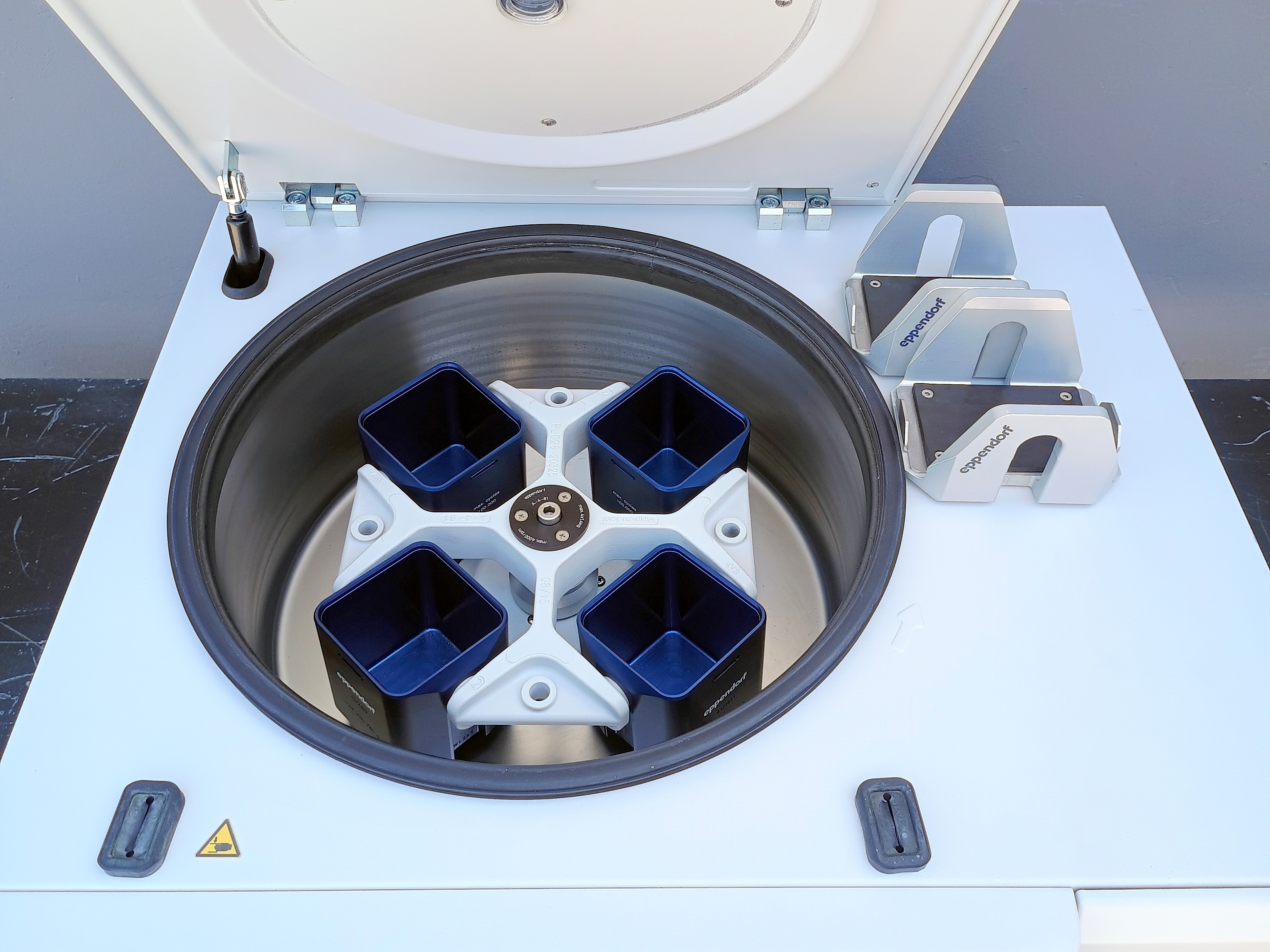 Refurbished Eppendorf 5810R Refrigerated Benchtop Centrifuge with A-4-81 Rotor