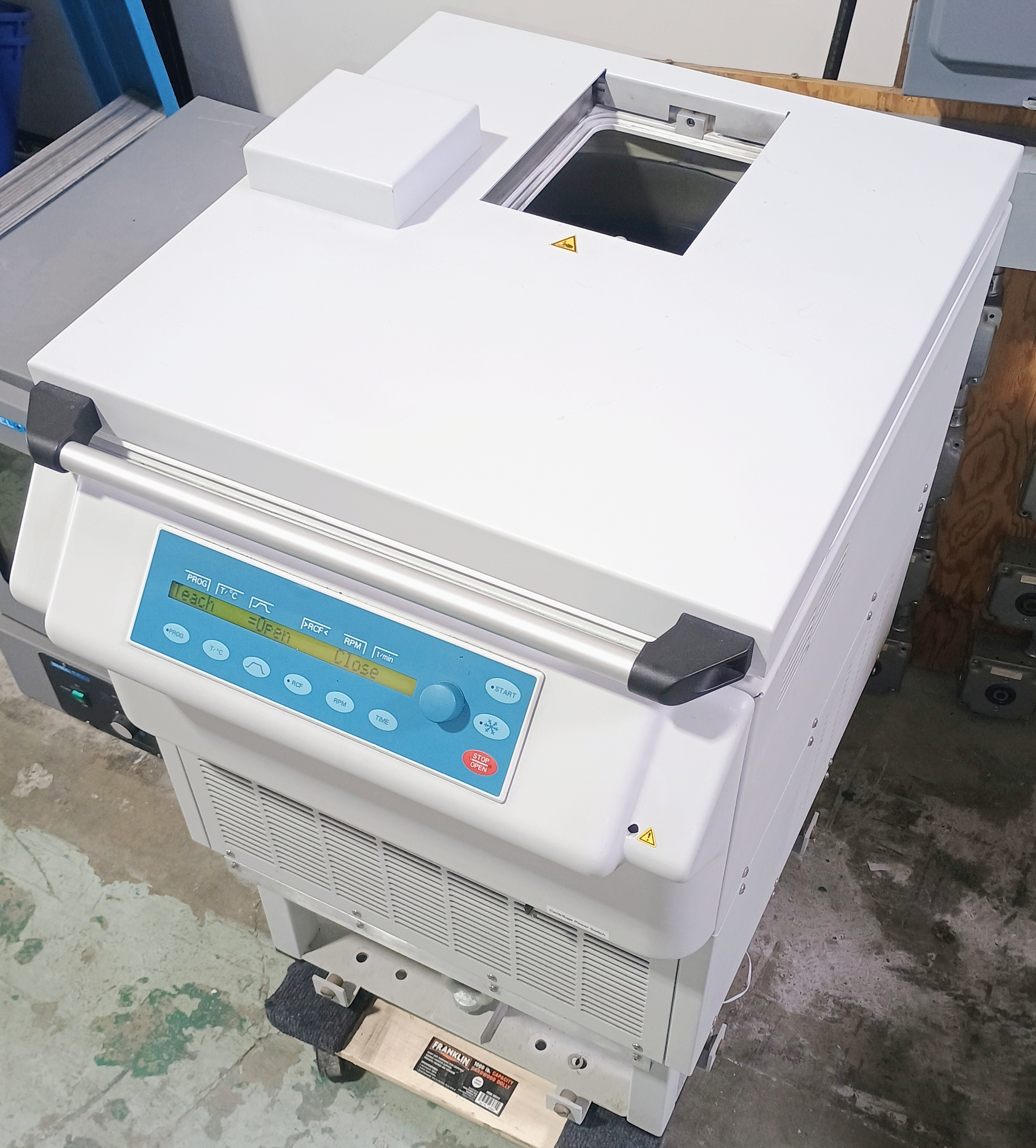 Refurbished Hettich Rotanta 460 5680-30-D Automated Centrifuge