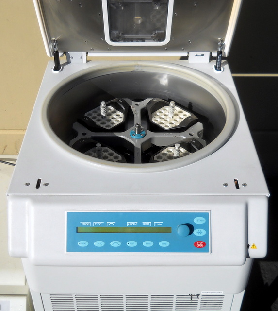 Refurbished Hettich Rotanta 460 5680-30-D Automated Centrifuge