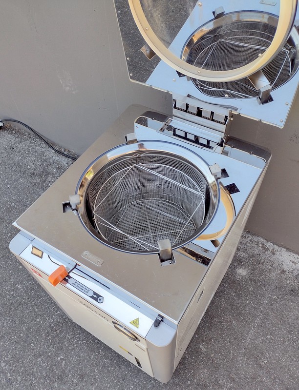 Refurbished Yamato SQ510C Autoclave / Steam Sterilizer 240 Volt