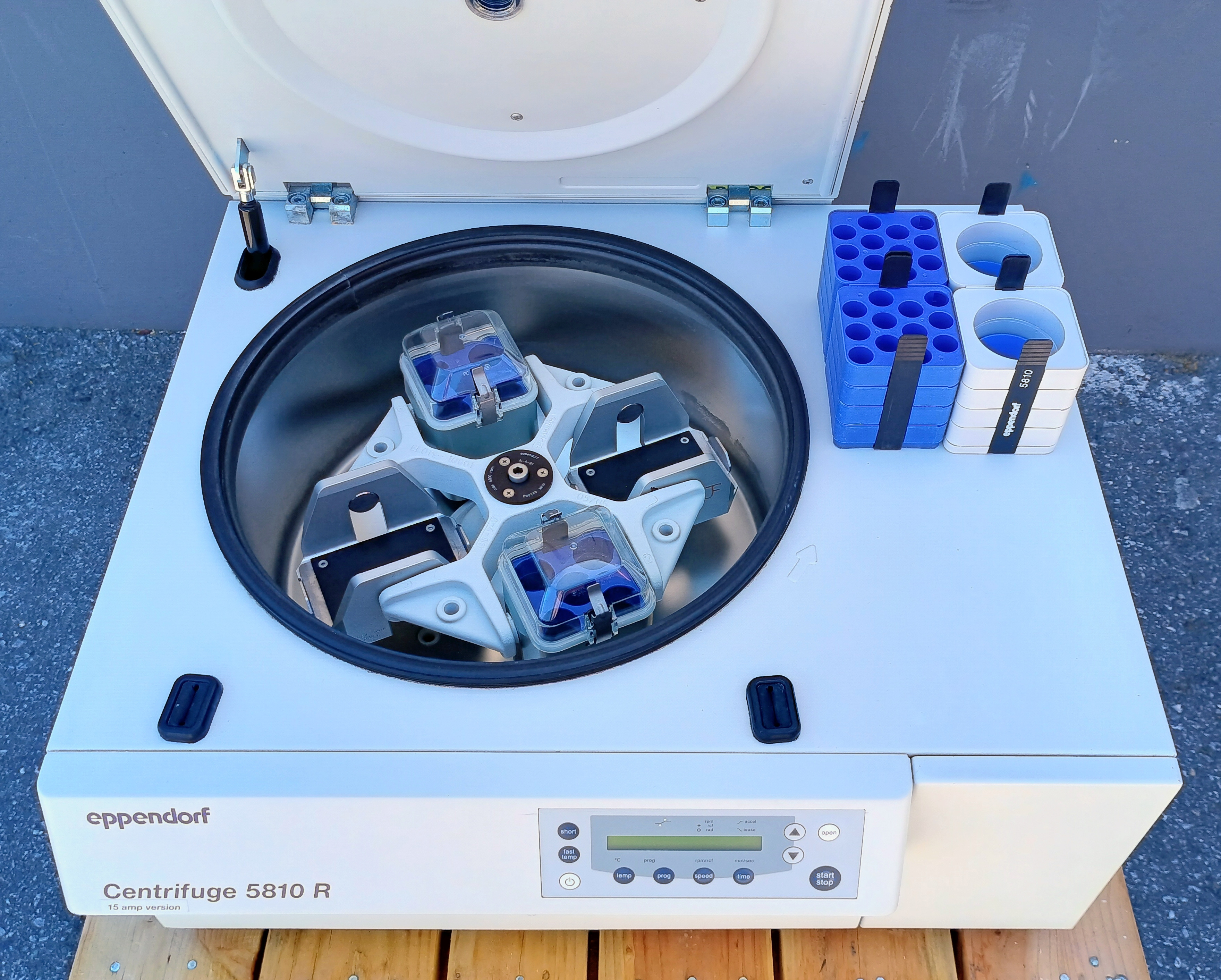 Refurbished Eppendorf 5810R Refrigerated Benchtop Centrifuge with A-4-81 Rotor