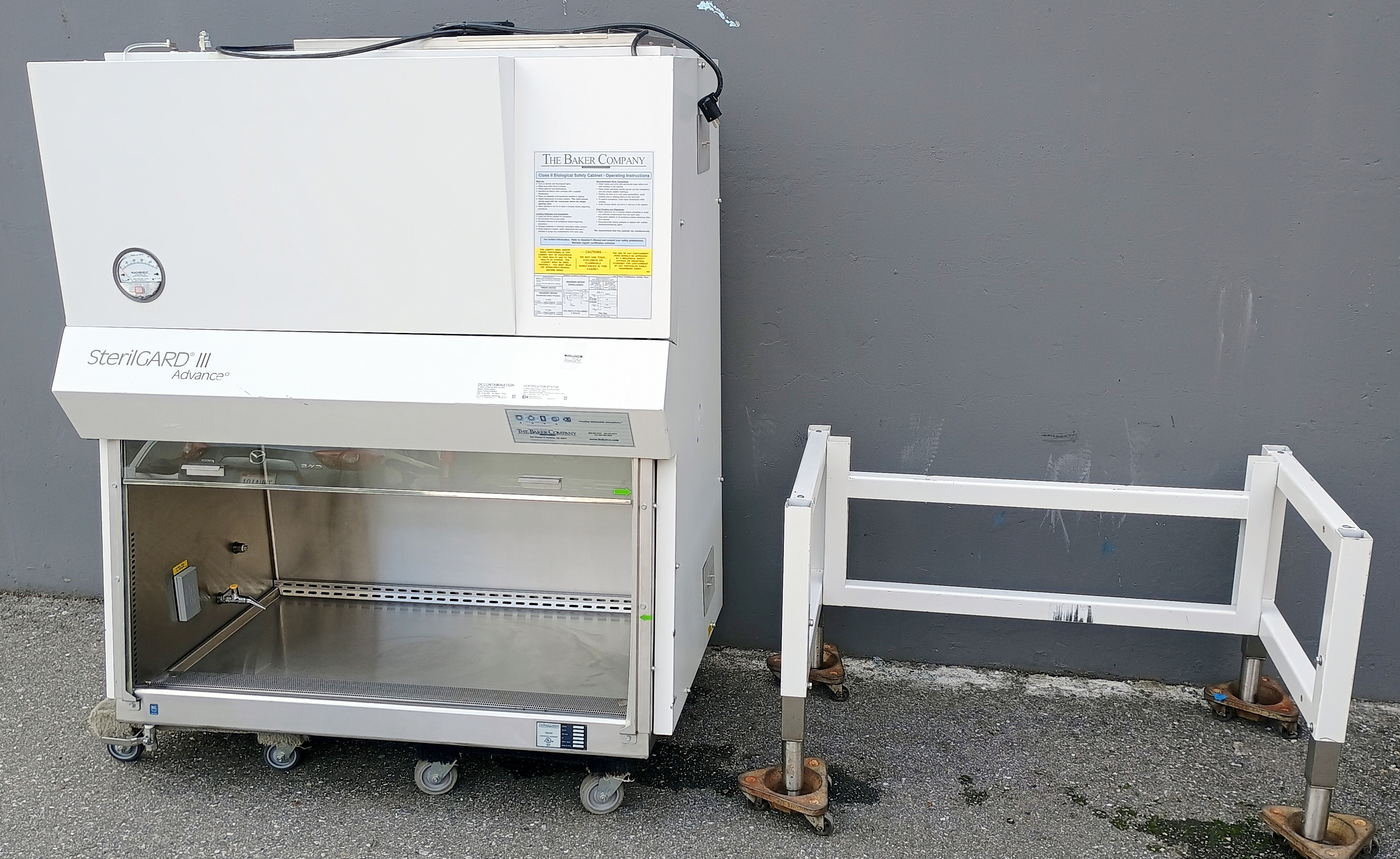 Refurbished Baker 4ft. SG403A SterilGARD III Biosafety Cabinet