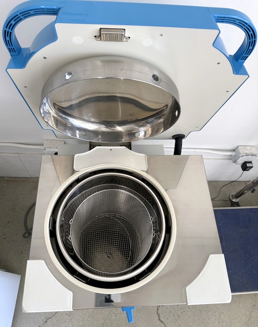 Refurbished Hirayama HICLAVE HVP-50 Autoclave / Steam Sterilizer