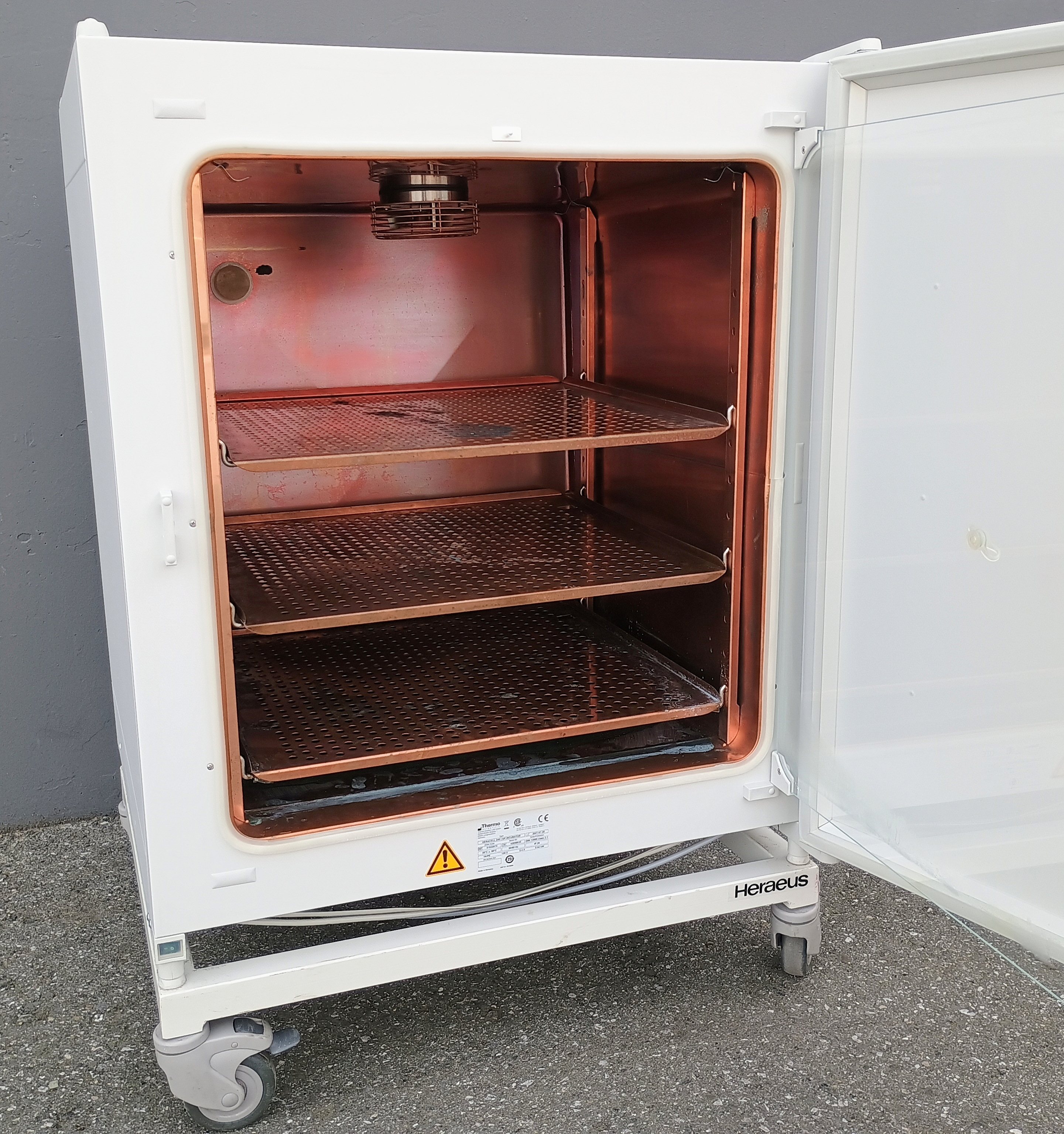 Refurbished Thermo HERAcell 240i Air-Jacketed CO2 Incubator