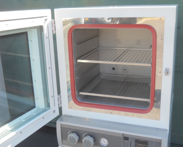 Refurbished Yamato DP43 Large Capacity Vacuum Drying Oven