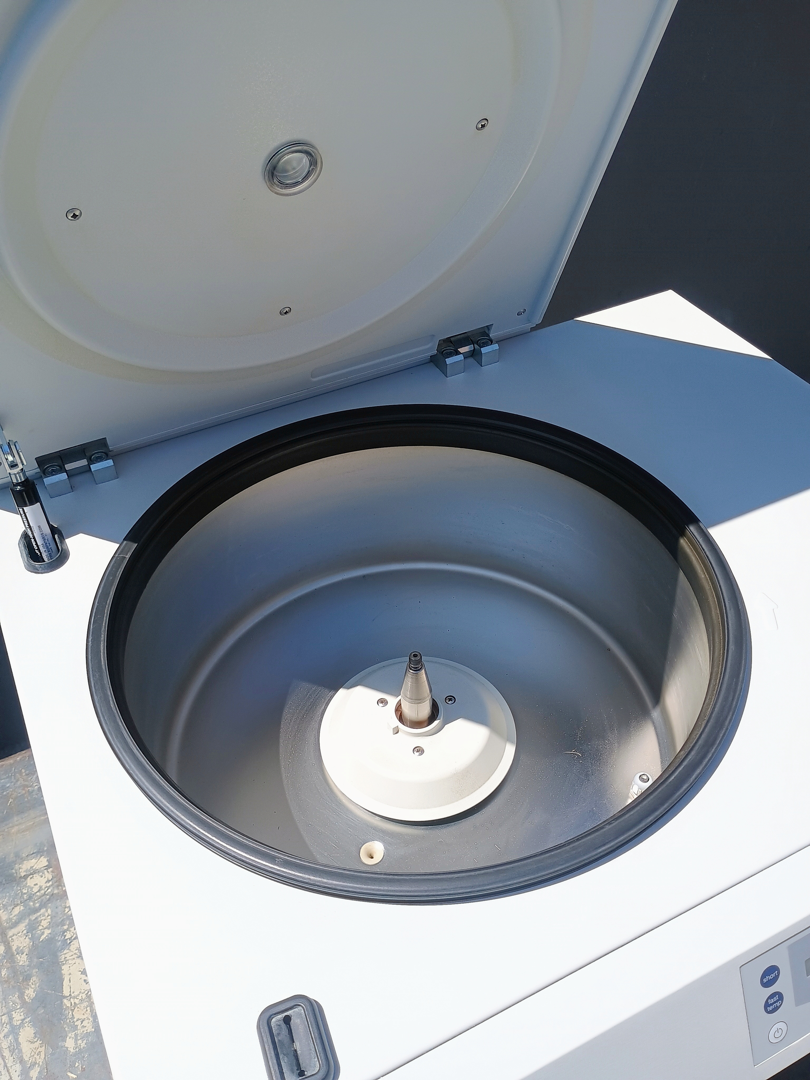 Refurbished Eppendorf 5810R Refrigerated Benchtop Centrifuge with A-4-81 Rotor