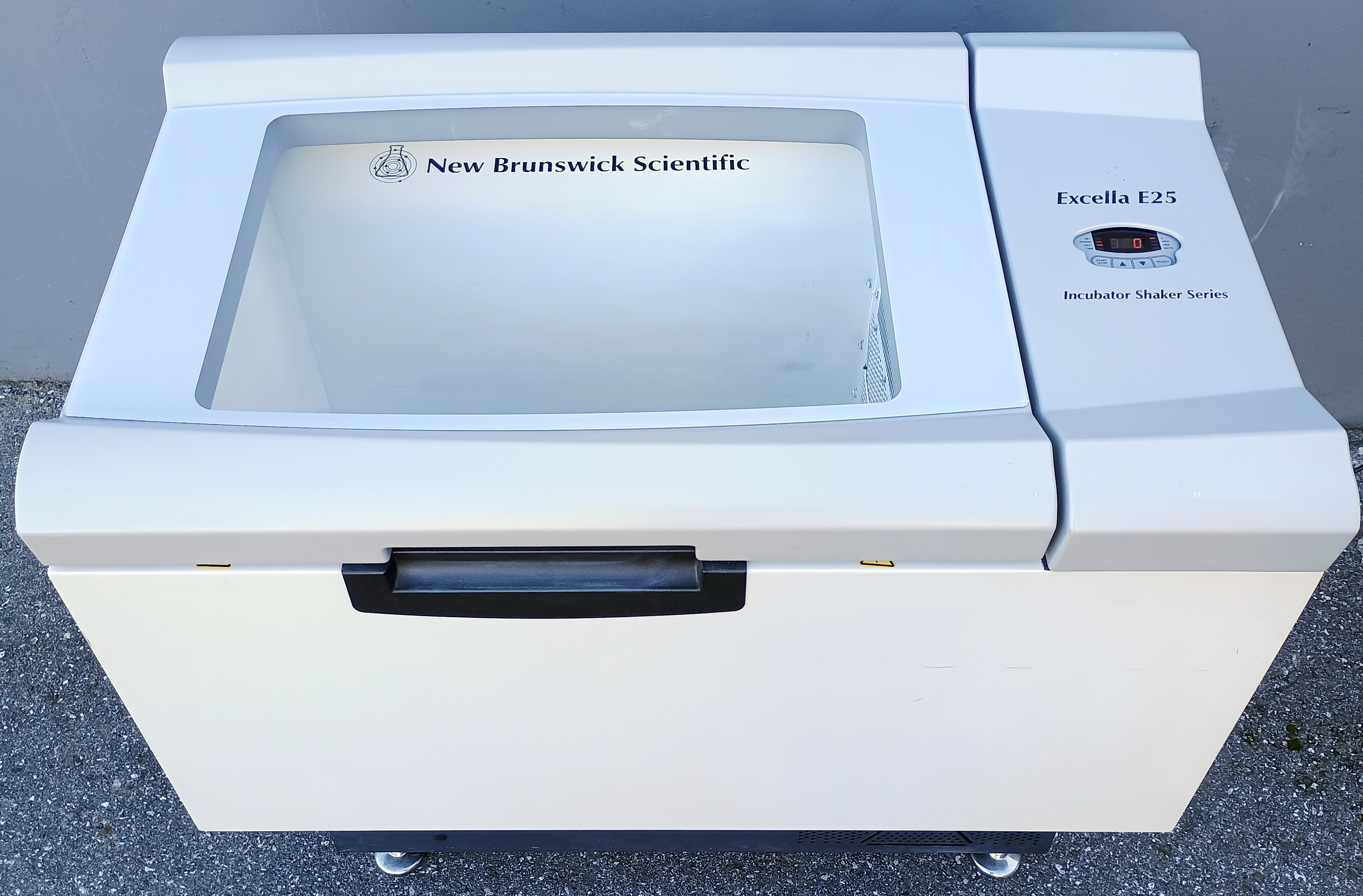 Refurbished New Brunswick Excella E25R Refigerated Incubator Shaker