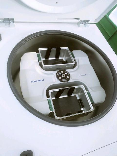 Refurbished Eppendorf 5810 Benchtop Centrifuge with A-2-DWP-AT Rotor