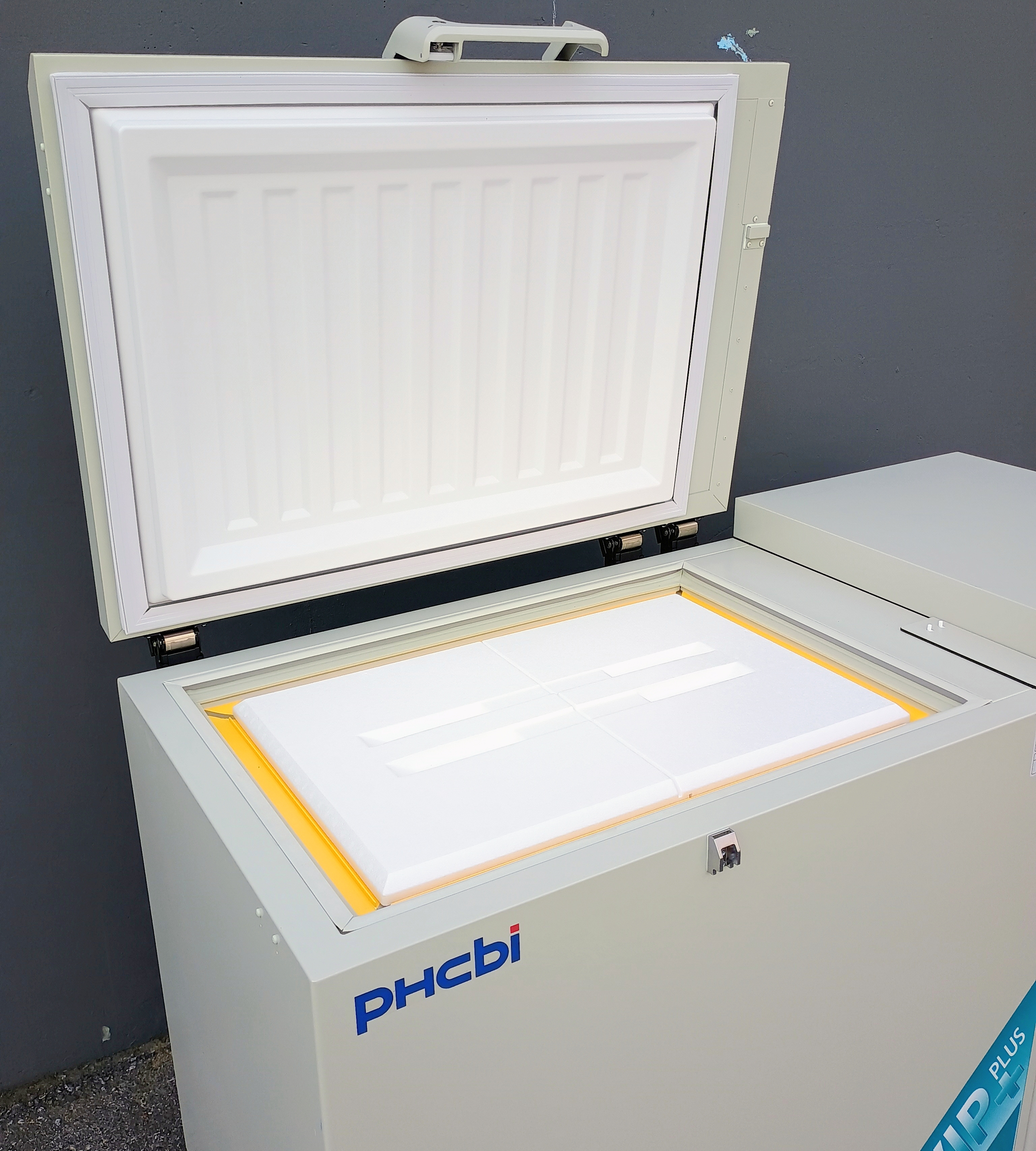 Used PHCbi MDF-C2156VANC-PA -150ºC Cryogenic Chest Freezer