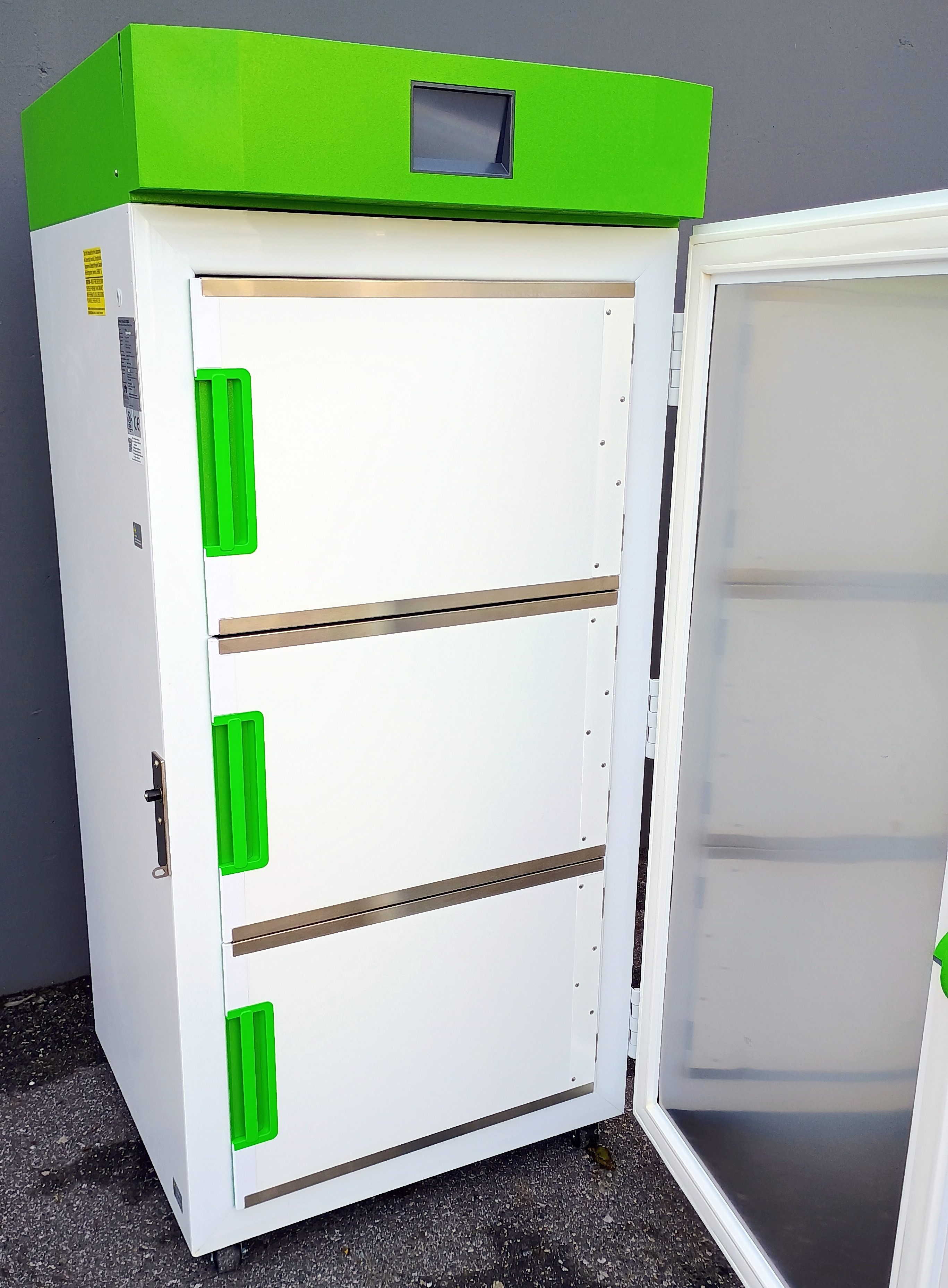 Used Stirling Ultracold SU780XLE -80ºC Ultra-Low Temperature Freezer 100-264 Volt